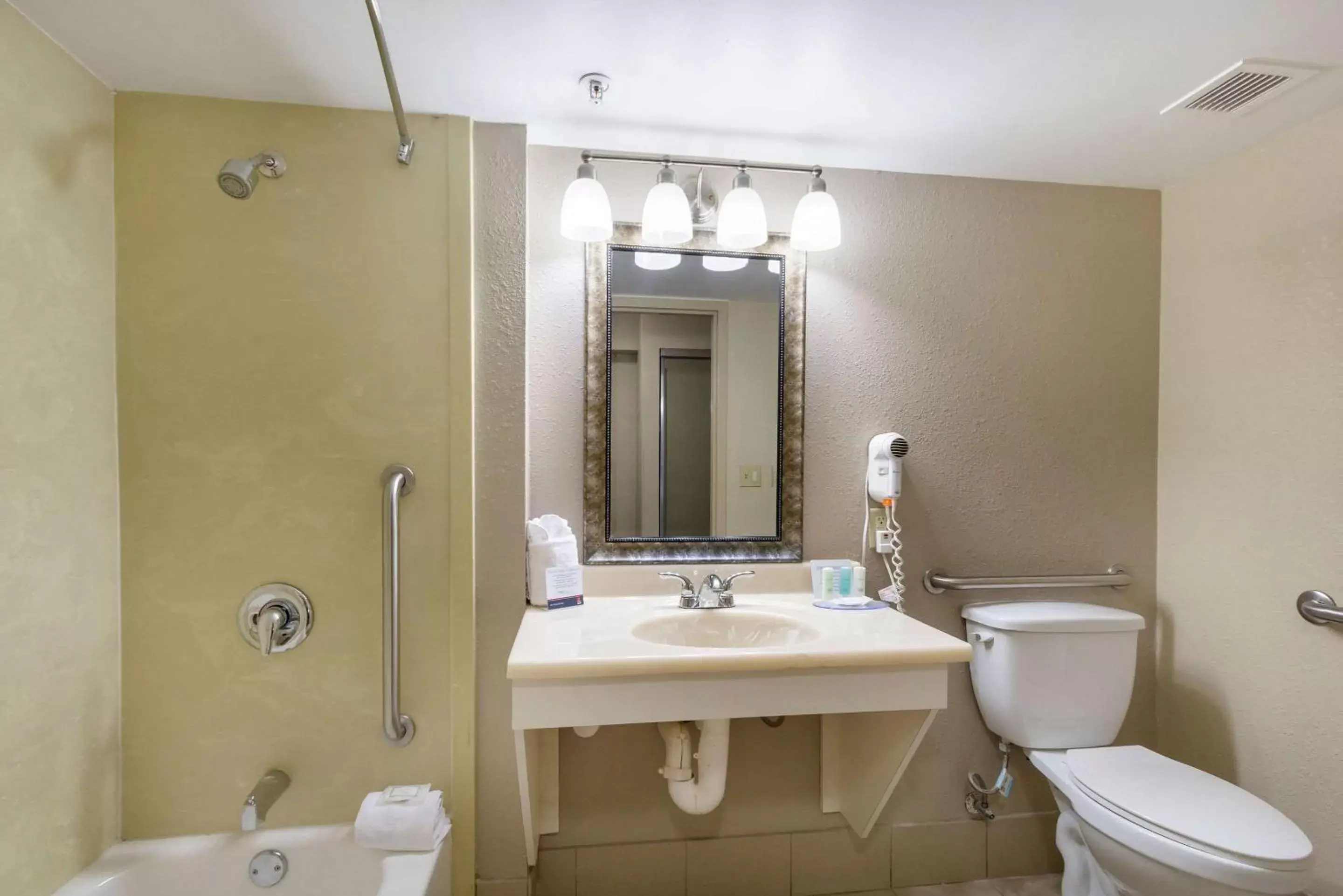 Photo of the whole room, Bathroom in Clarion Hotel Beachwood-Cleveland