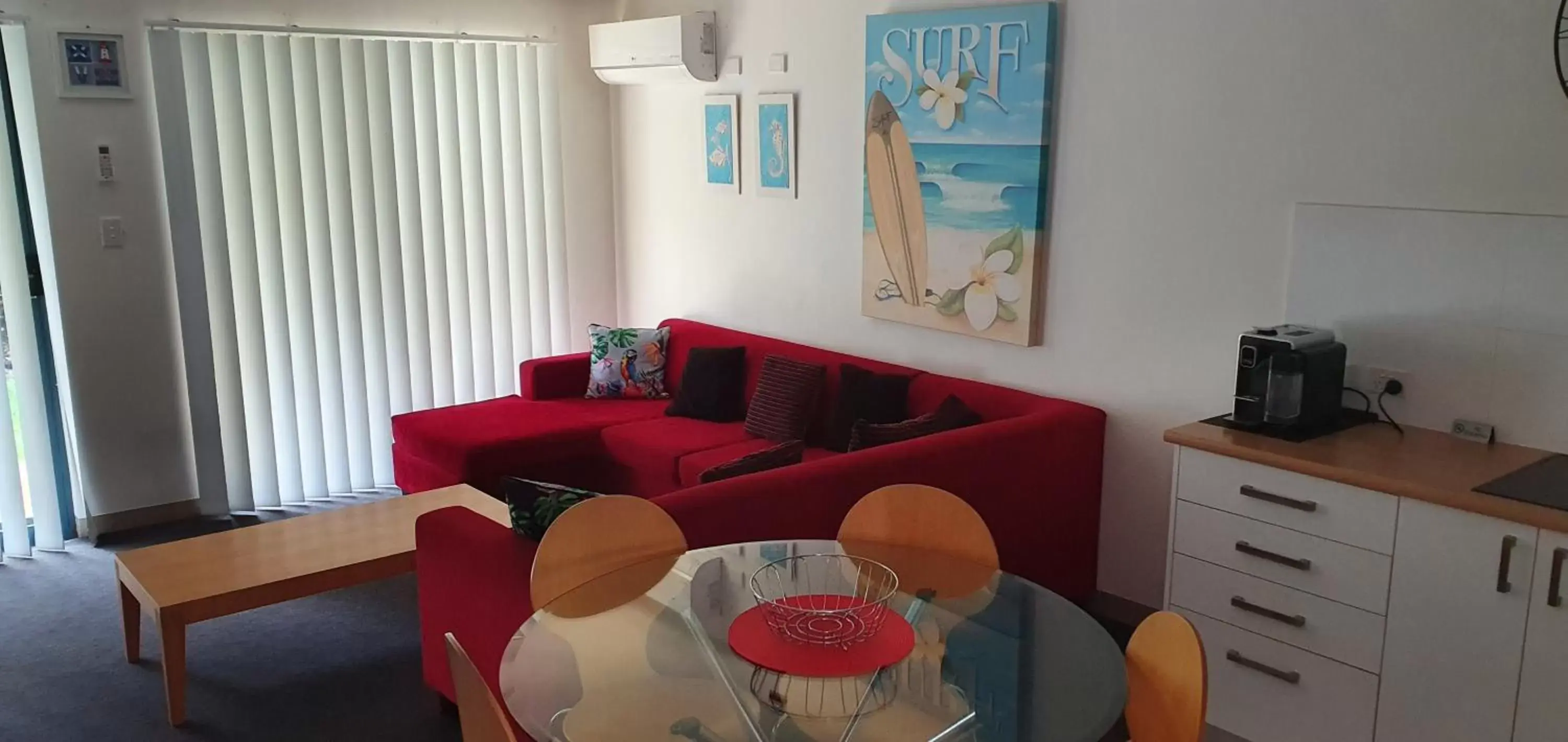 Kitchen or kitchenette, Seating Area in Nelson Bay Breeze