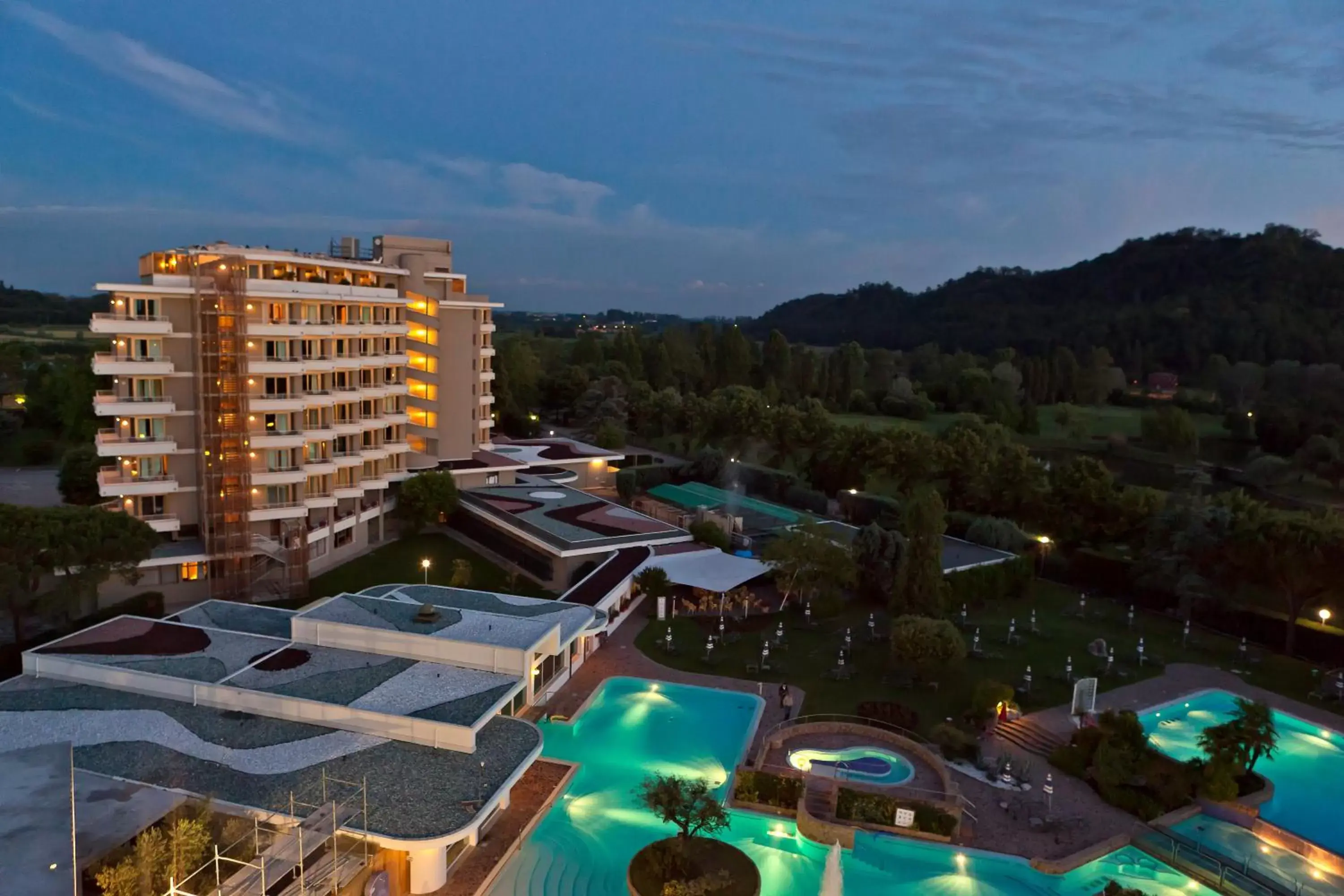 Facade/entrance, Bird's-eye View in Hotel Splendid