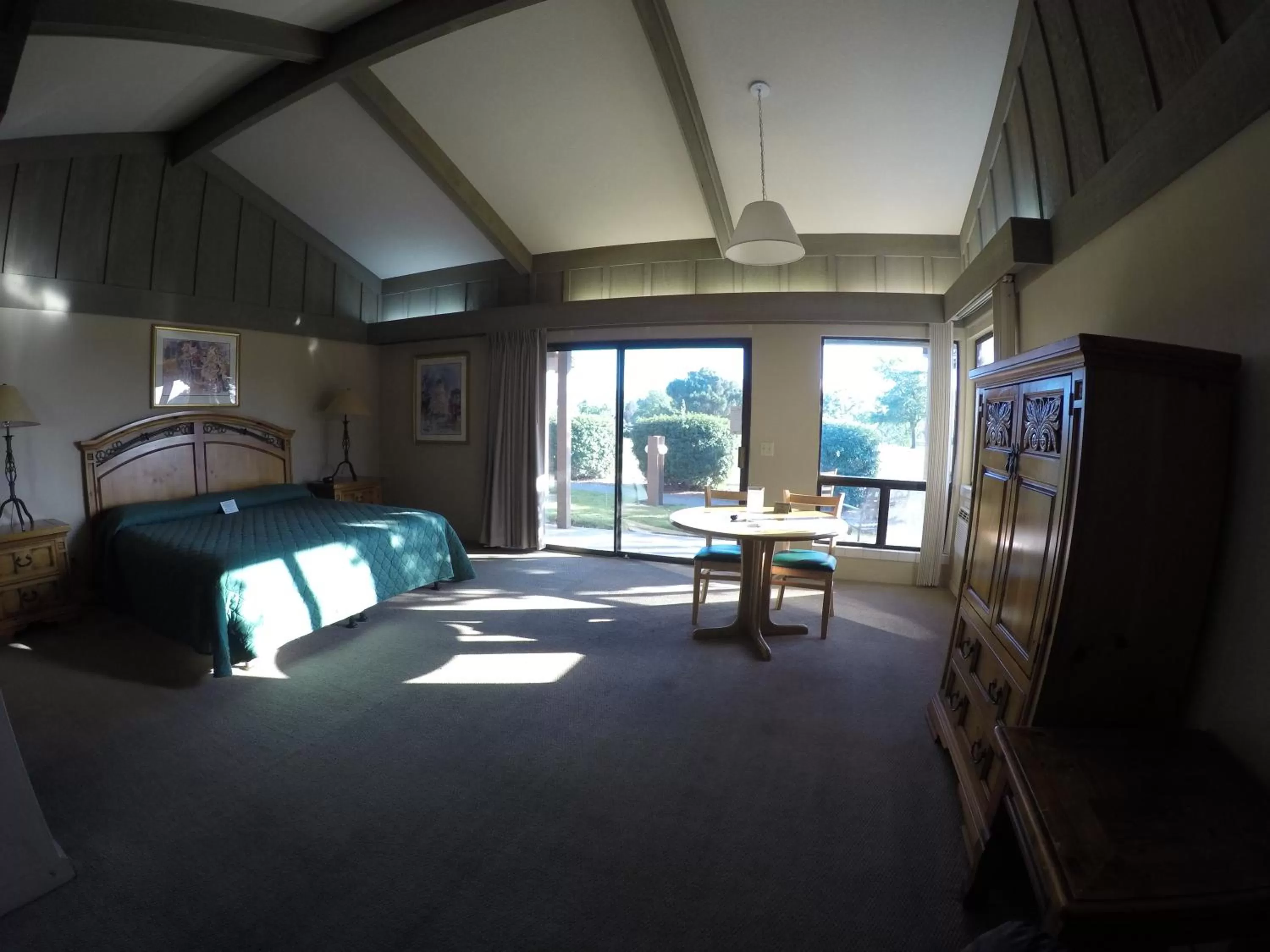 Photo of the whole room, Bed in Ridgemark Golf Club and Resort