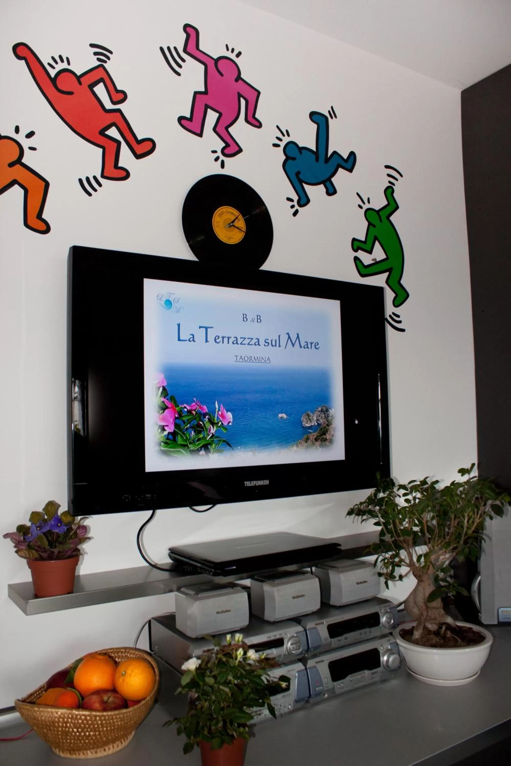 TV and multimedia, TV/Entertainment Center in B&B La Terrazza Sul Mare Taormina