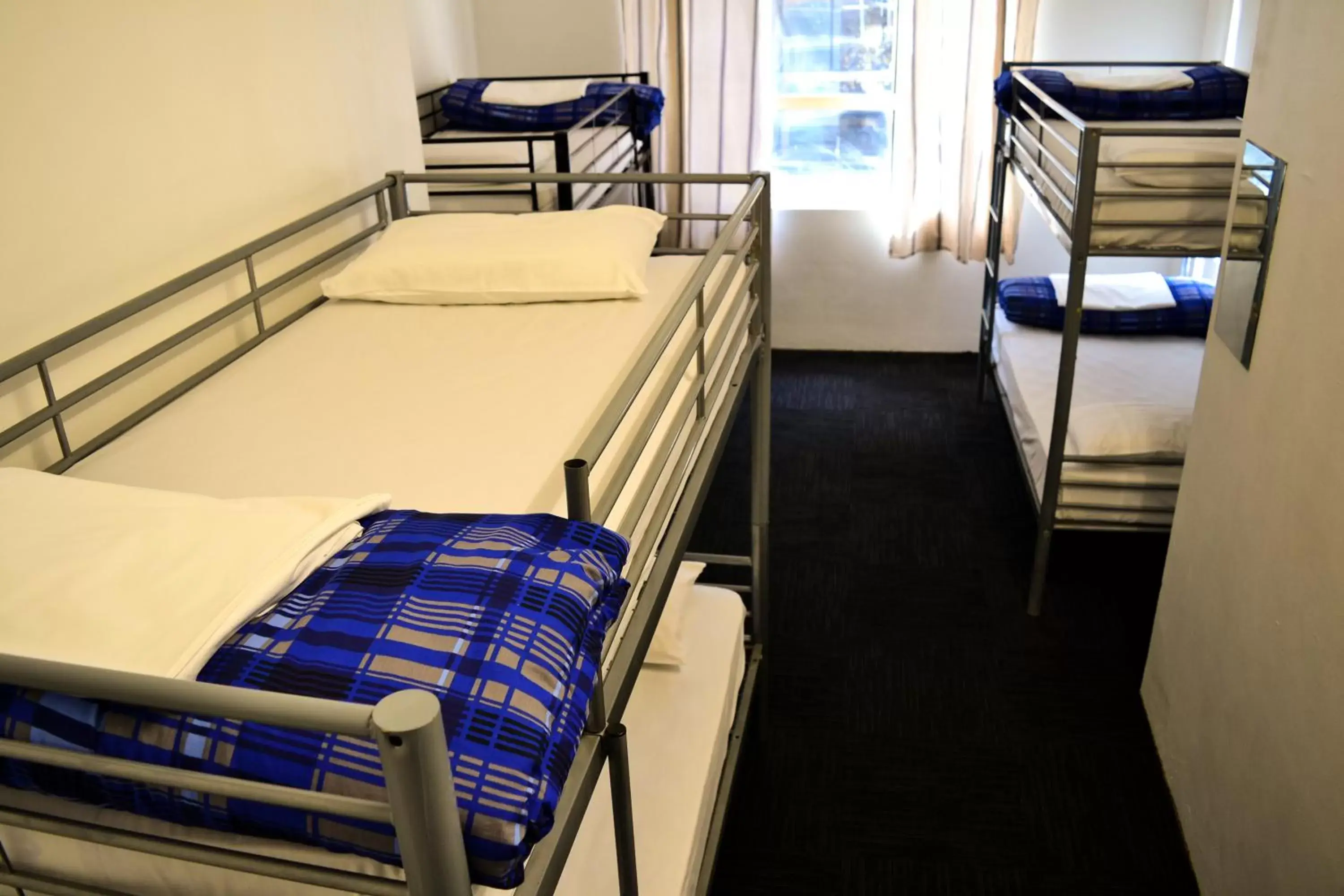 Bedroom, Bunk Bed in Maze Backpackers - Sydney