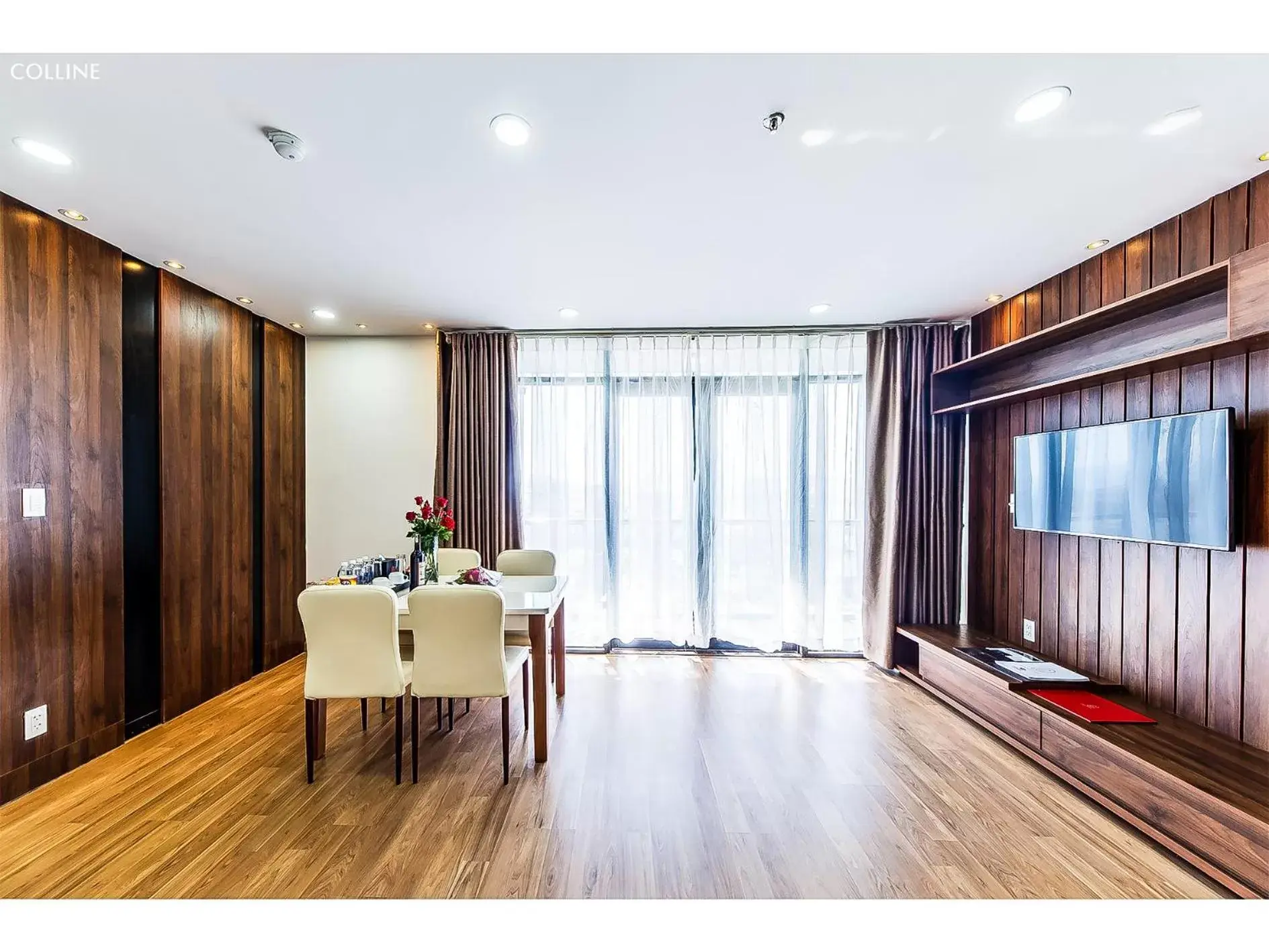 Living room, Dining Area in Hôtel Colline