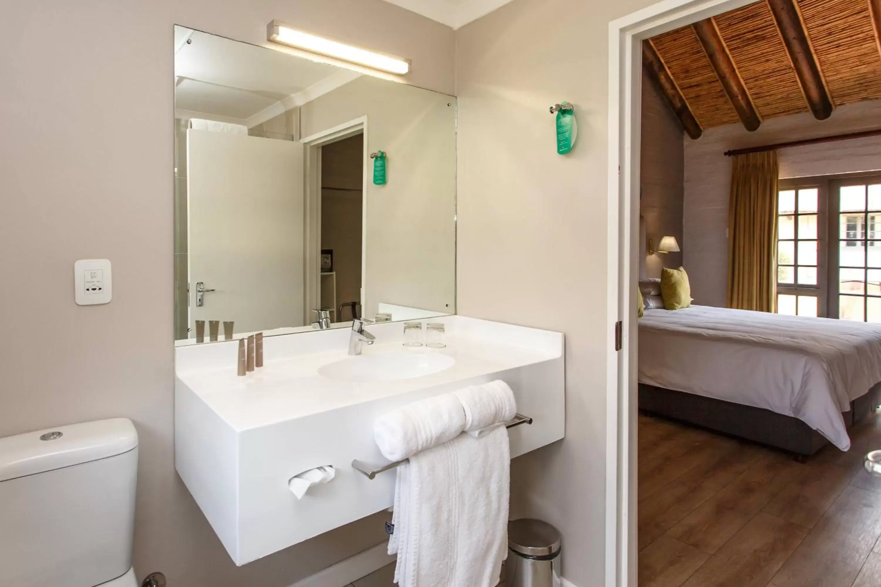 Bathroom in Protea Hotel by Marriott Oudtshoorn Riempie Estate