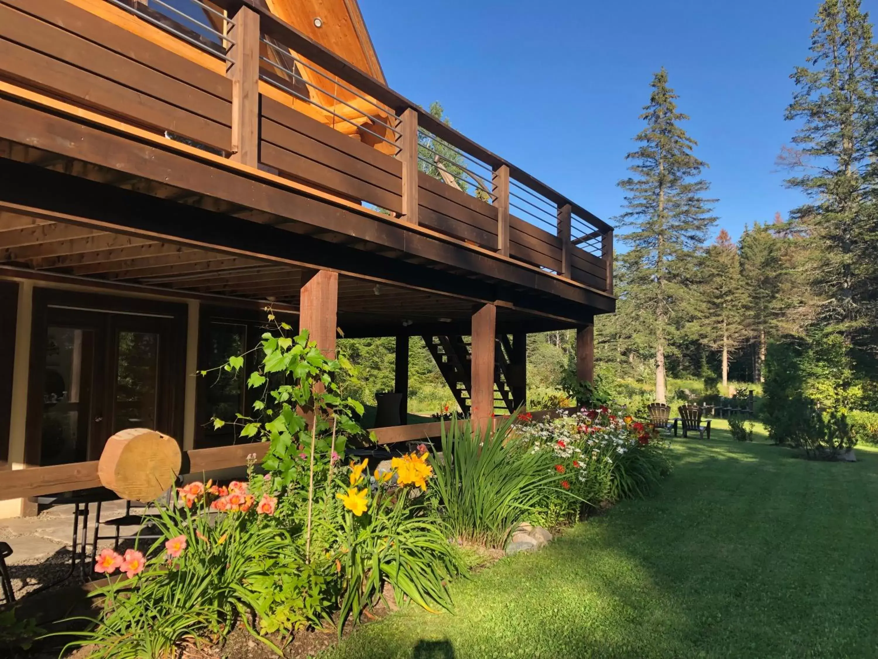 Garden view, Property Building in Le Domaine du Lac Saint Charles