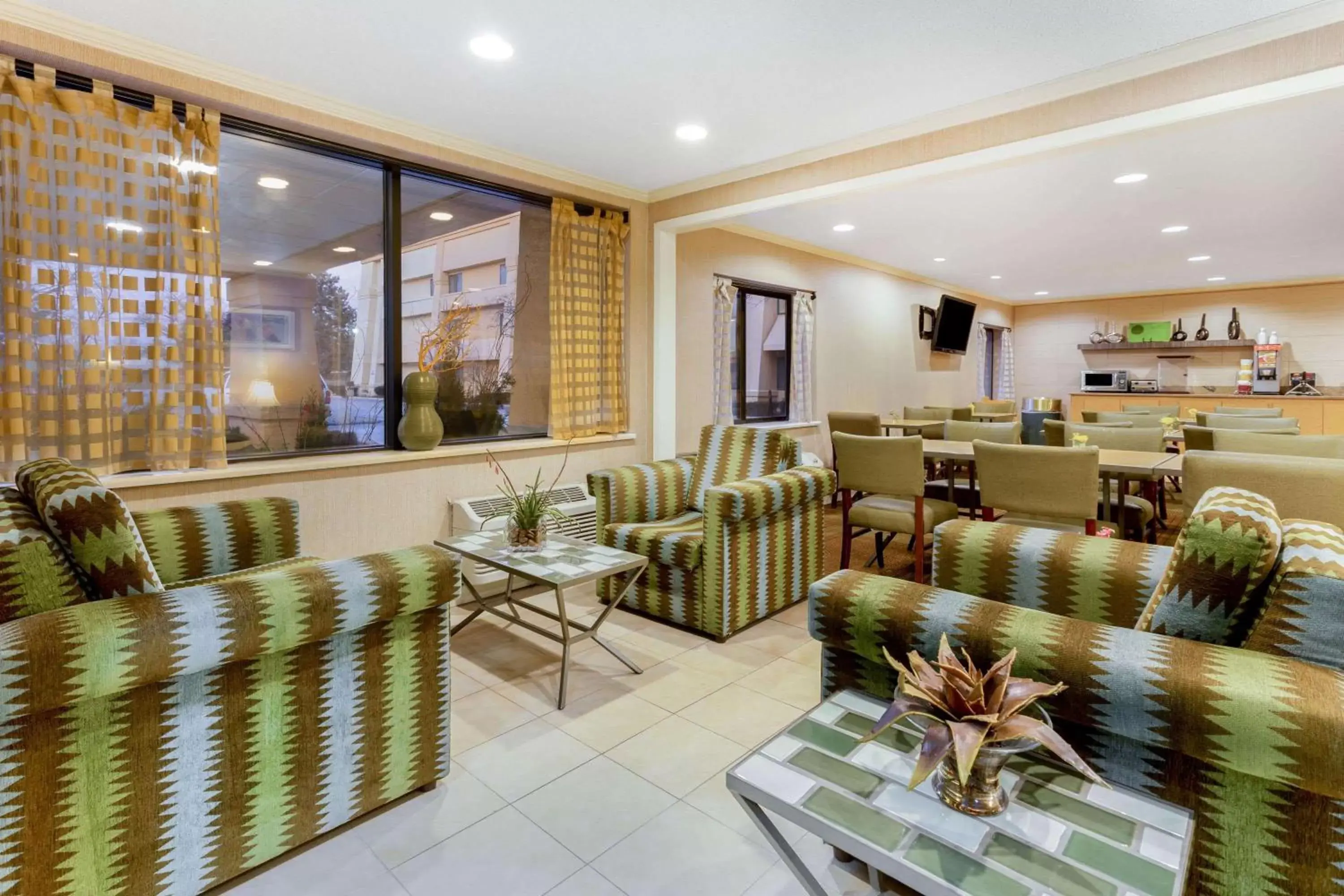 Lobby or reception in La Quinta Inn by Wyndham Chicago Willowbrook Lobby or reception in La Quinta Inn by Wyndham Chicago Willowbrook