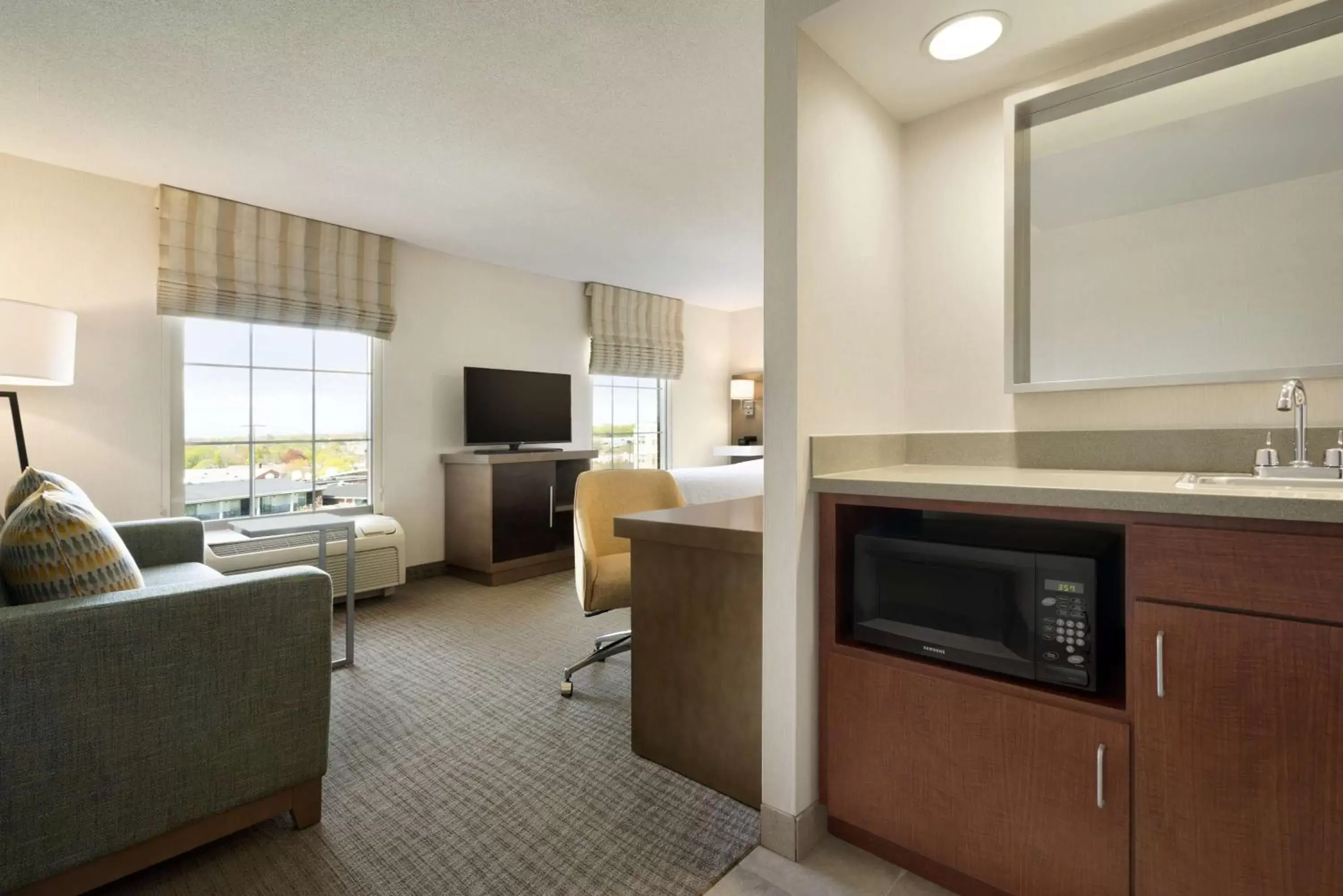 Other, TV/Entertainment Center in Hampton Inn By Hilton And Suites Middletown, Ri