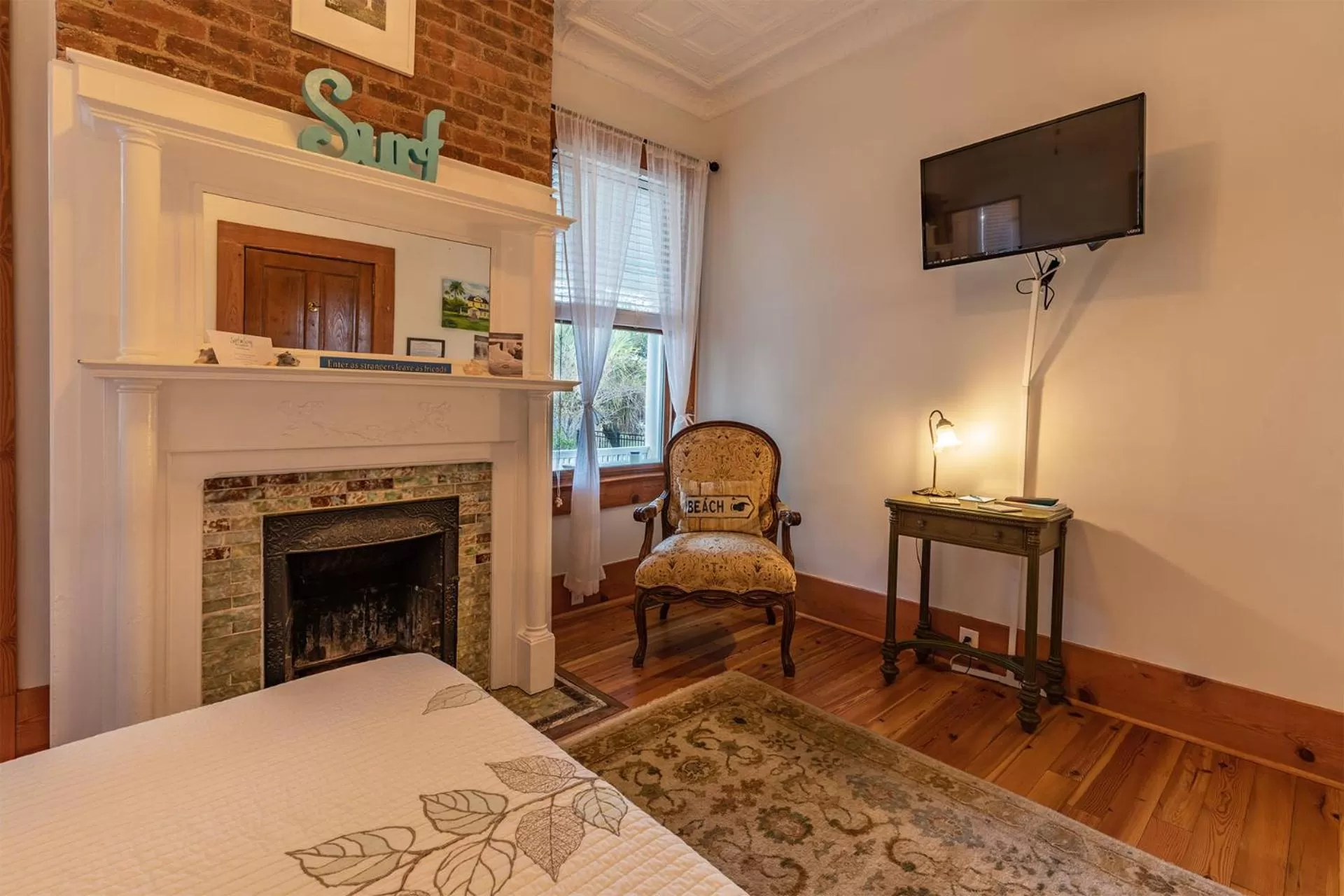 Bed in Surf Song Bed & Breakfast