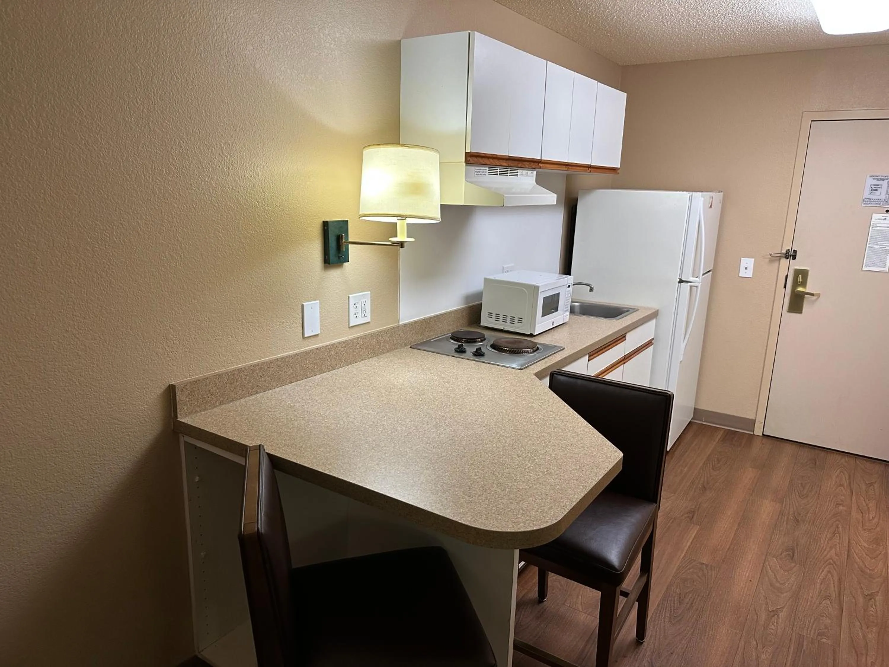 kitchen, Kitchen/Kitchenette in Red Roof Inn Southfield