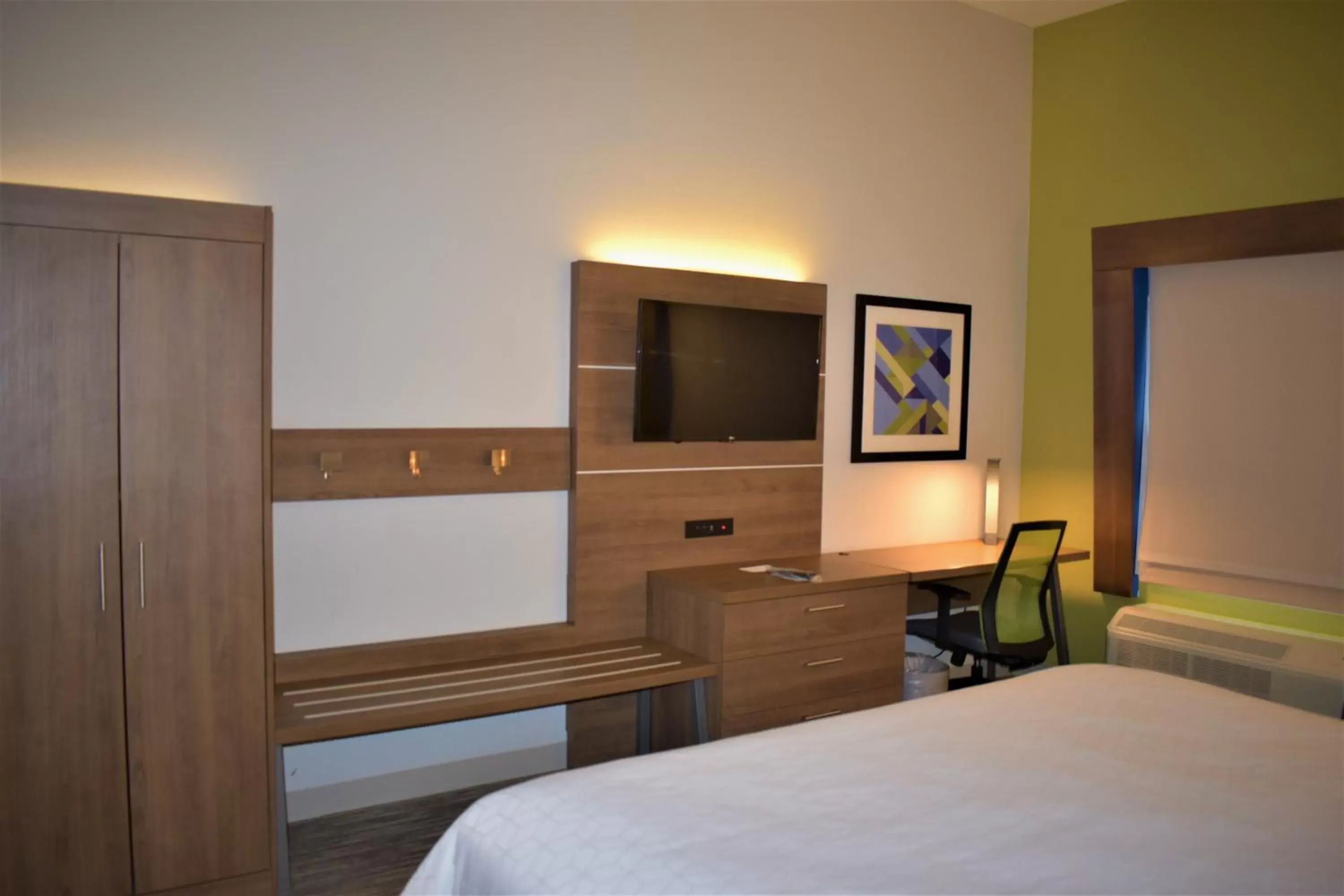 TV/Entertainment Center in Holiday Inn Express & Suites - Gettysburg, an IHG Hotel