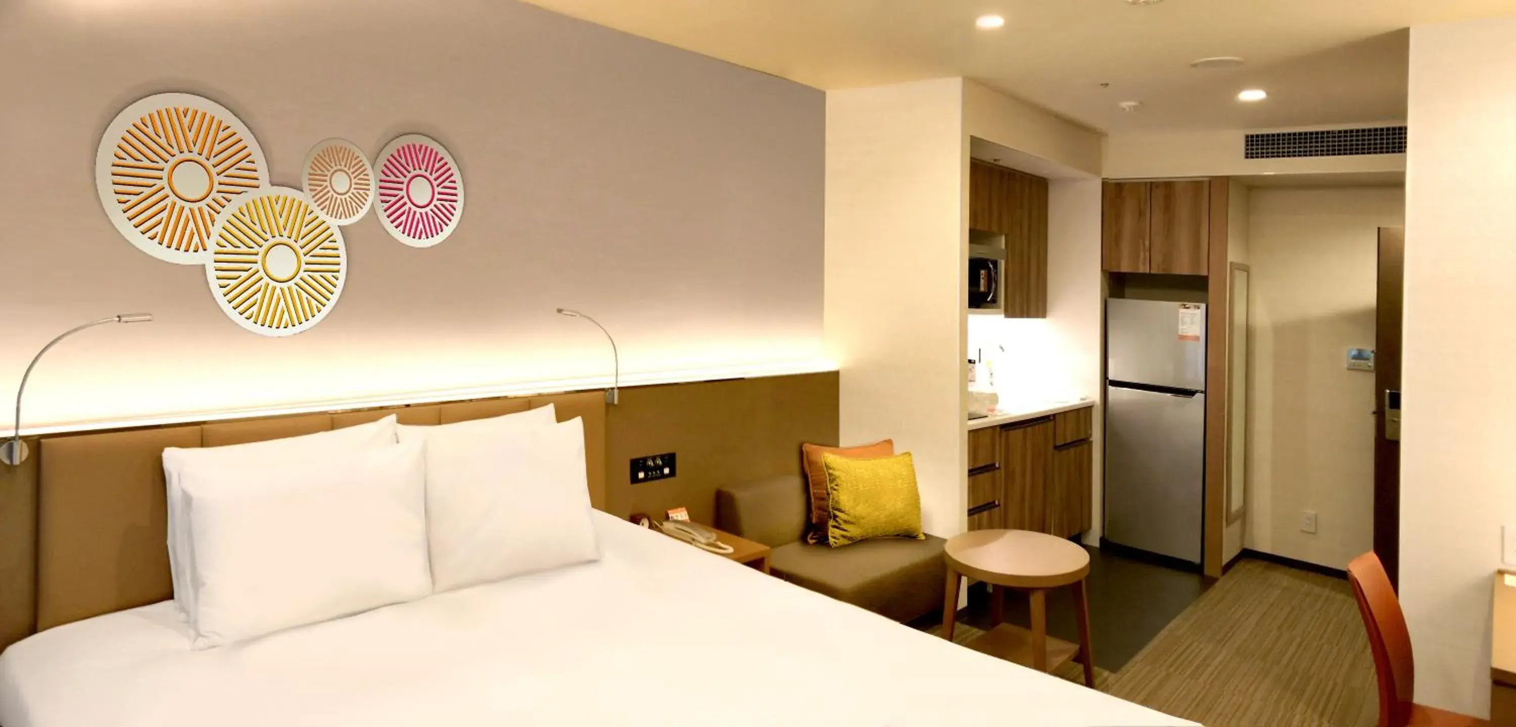 Kitchen or kitchenette, Bed in Holiday Inn & Suites Shin Osaka, an IHG Hotel