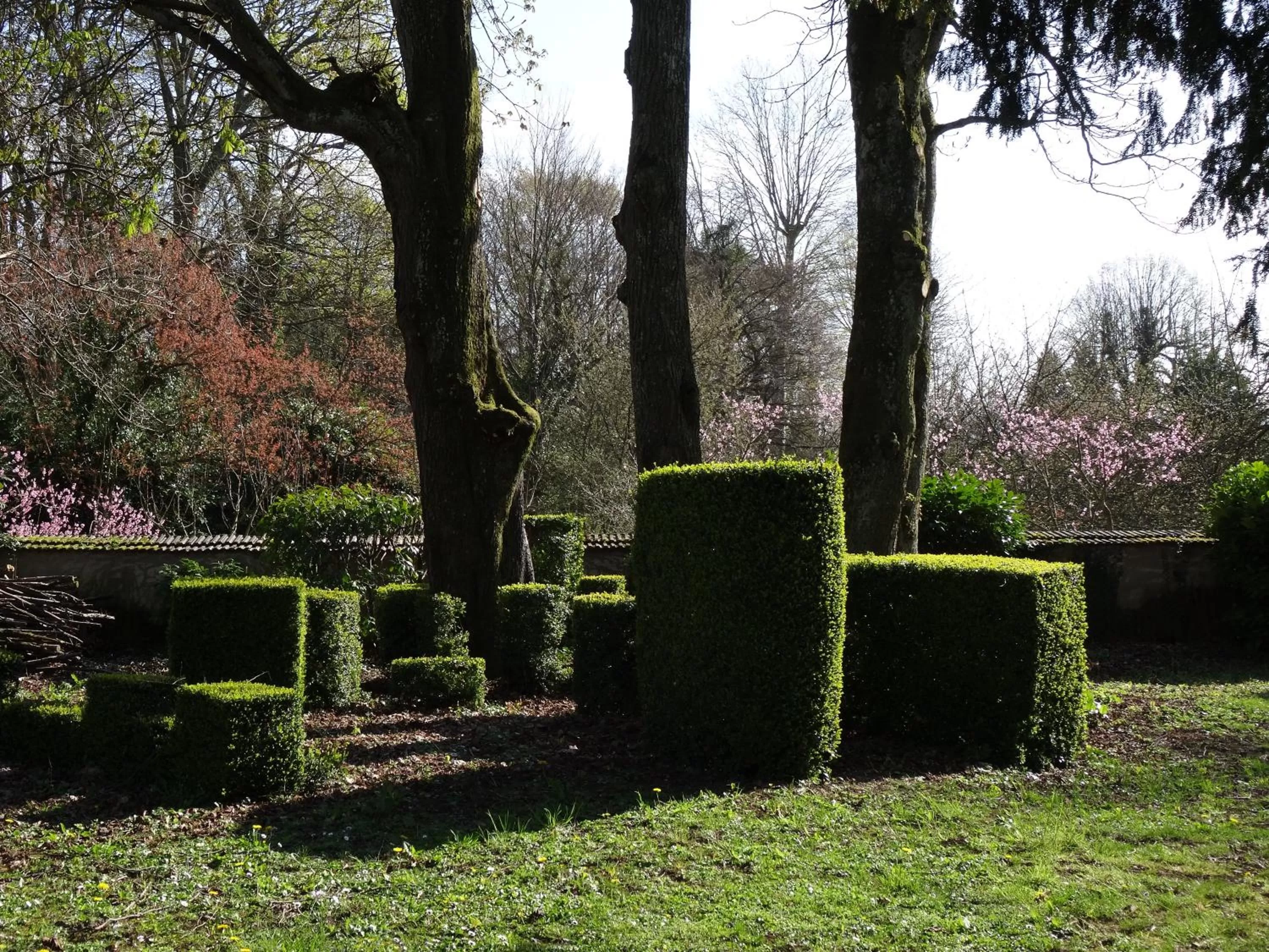 Day, Garden in Gentilhommière de Collonges