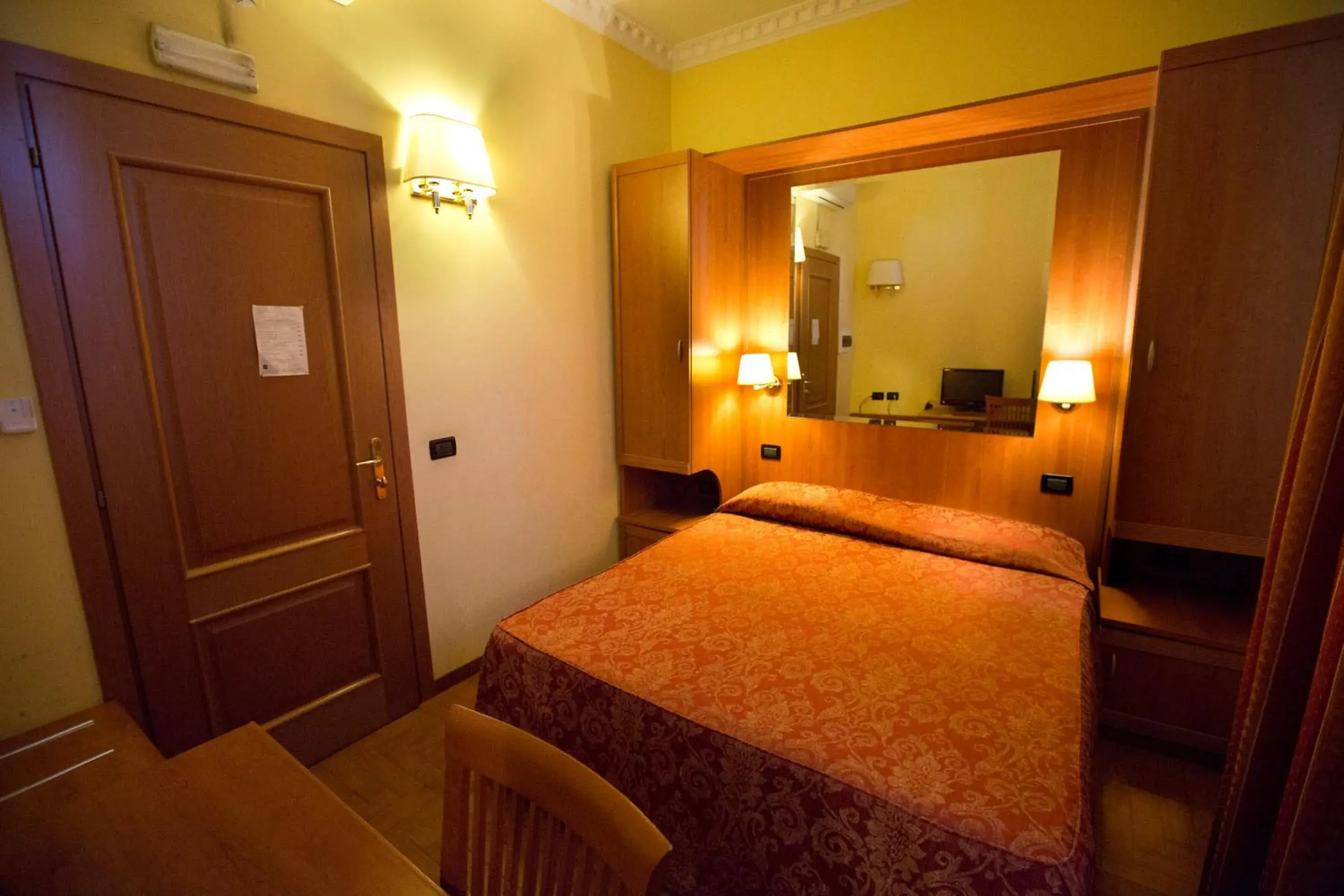Bedroom, Bed in Hotel Lella