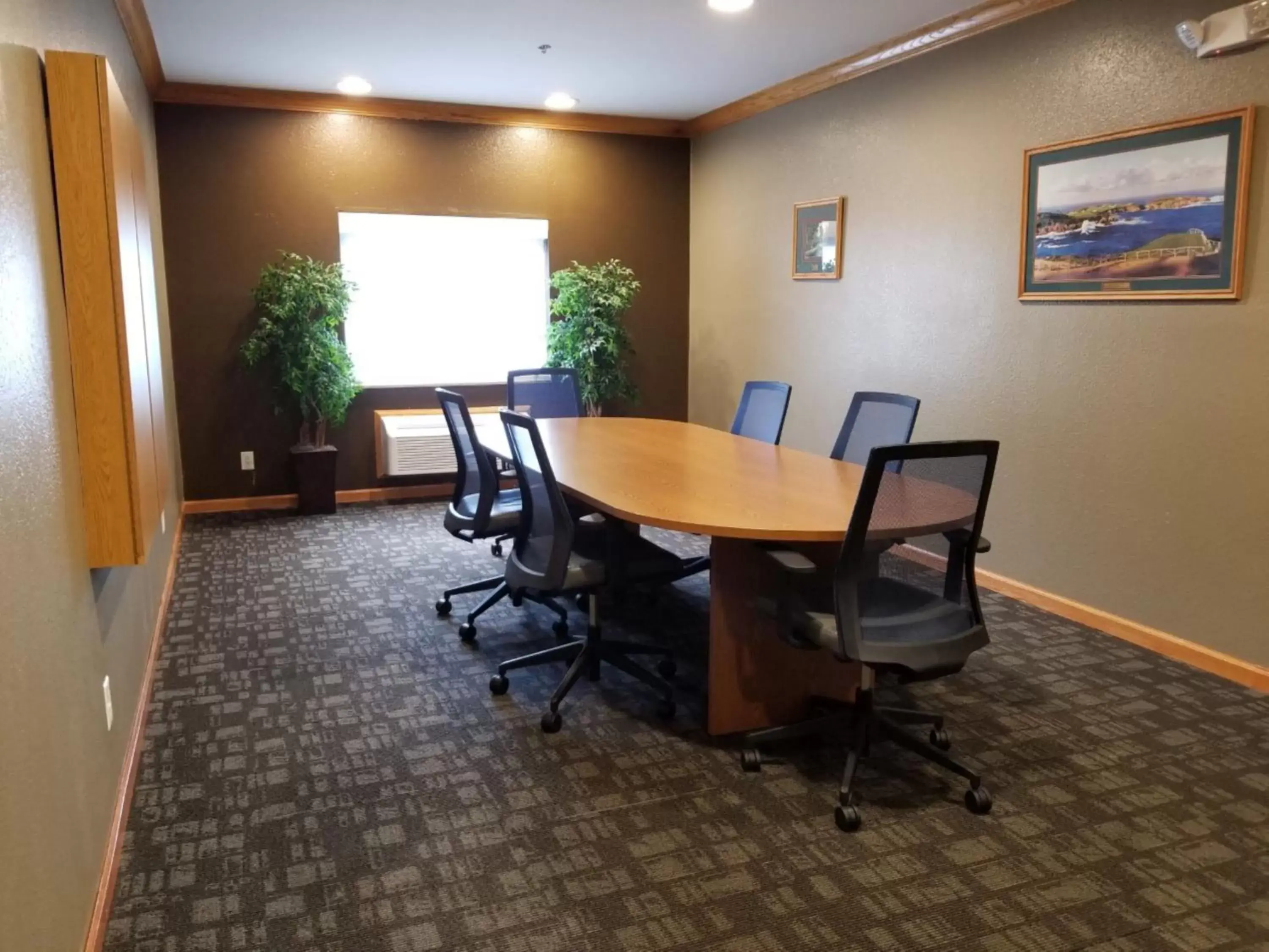 Meeting/conference room in Holiday Inn Express Winfield, an IHG Hotel