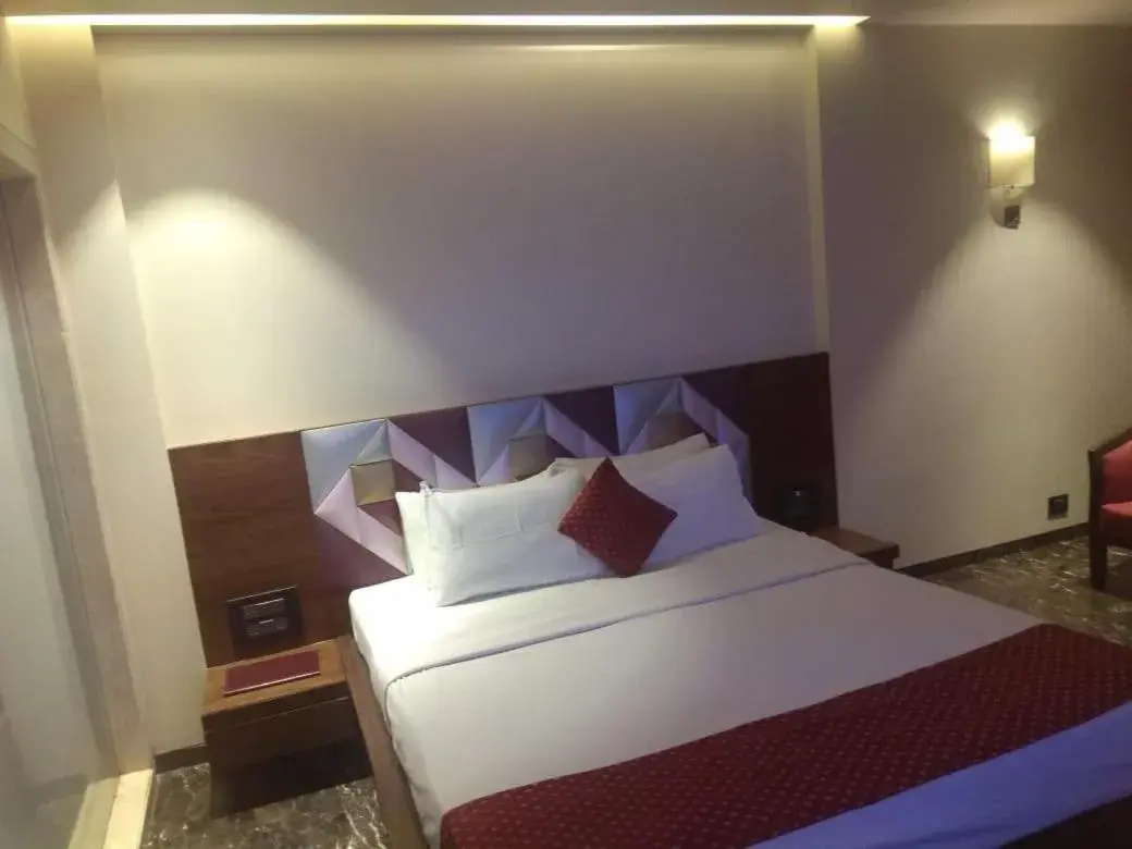 Bed in Quality Inn Regency, Nashik