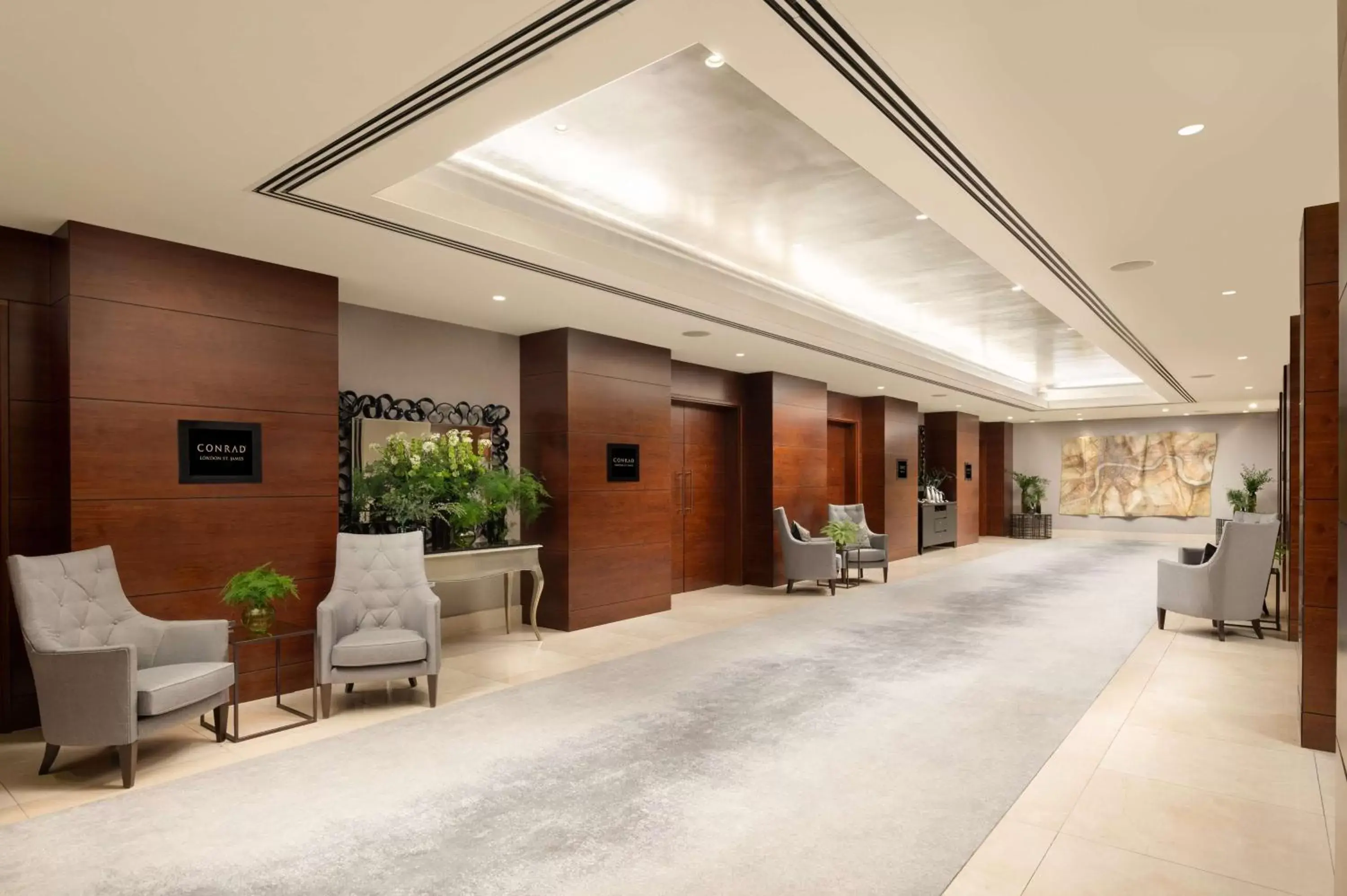 Meeting/conference room, Lobby/Reception in Conrad London St James