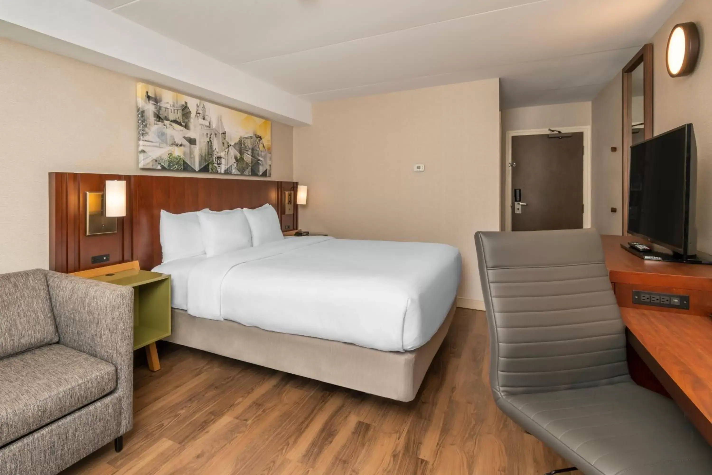 Bed in Comfort Inn Ottawa West- Kanata