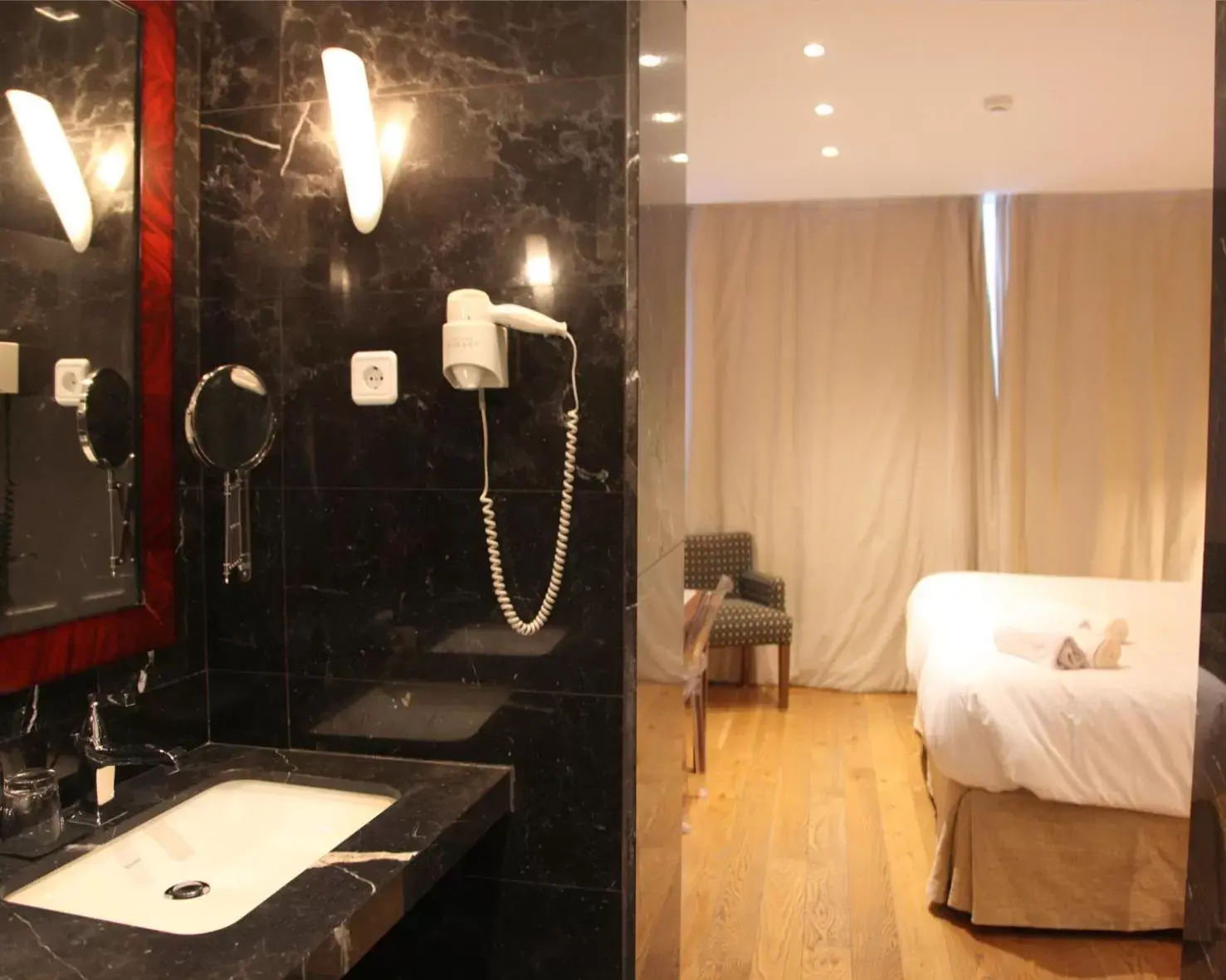 Photo of the whole room, Bathroom in Hotel Cuéntame La Puebla