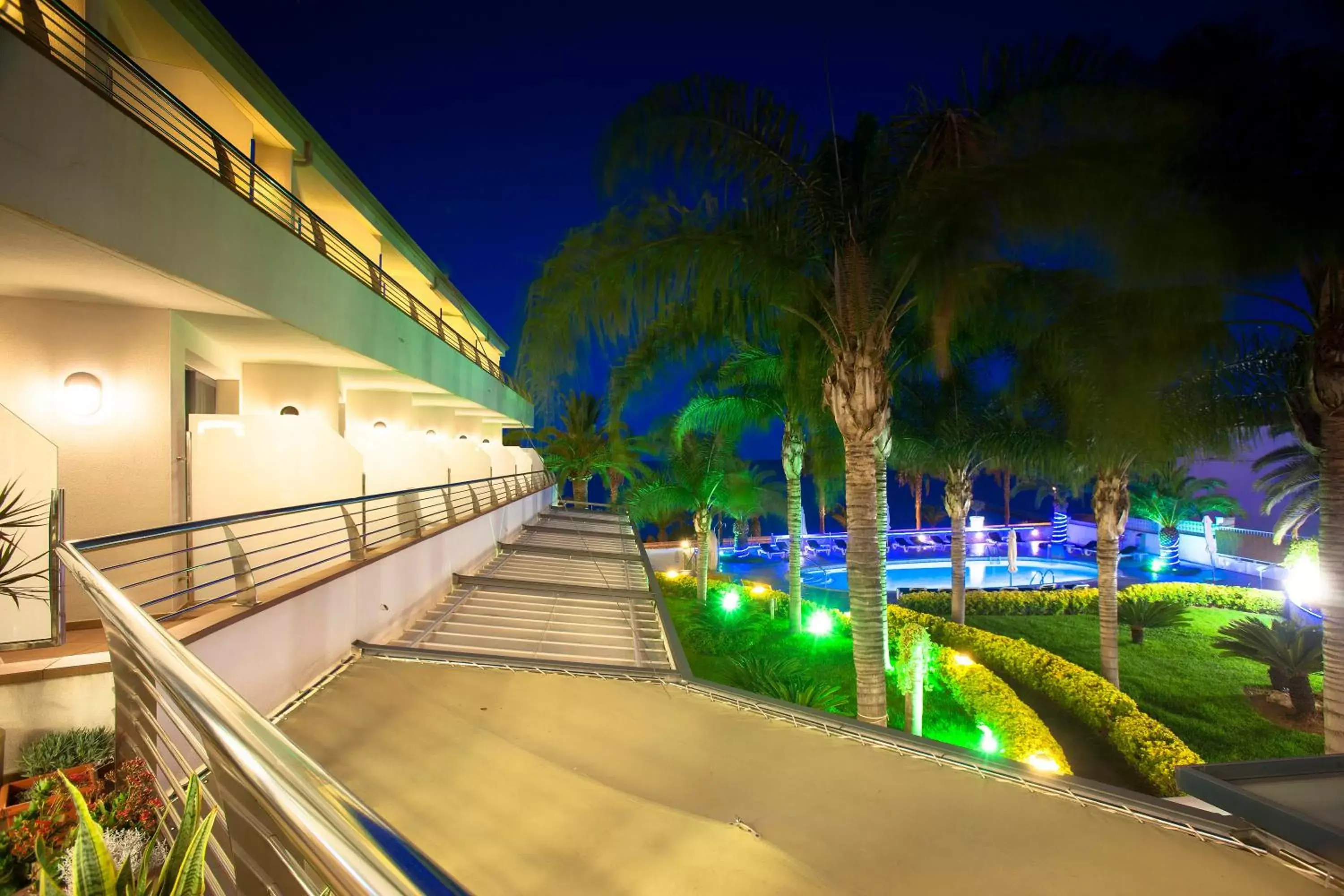 Balcony/Terrace, Swimming Pool in Hotel Miami Mar