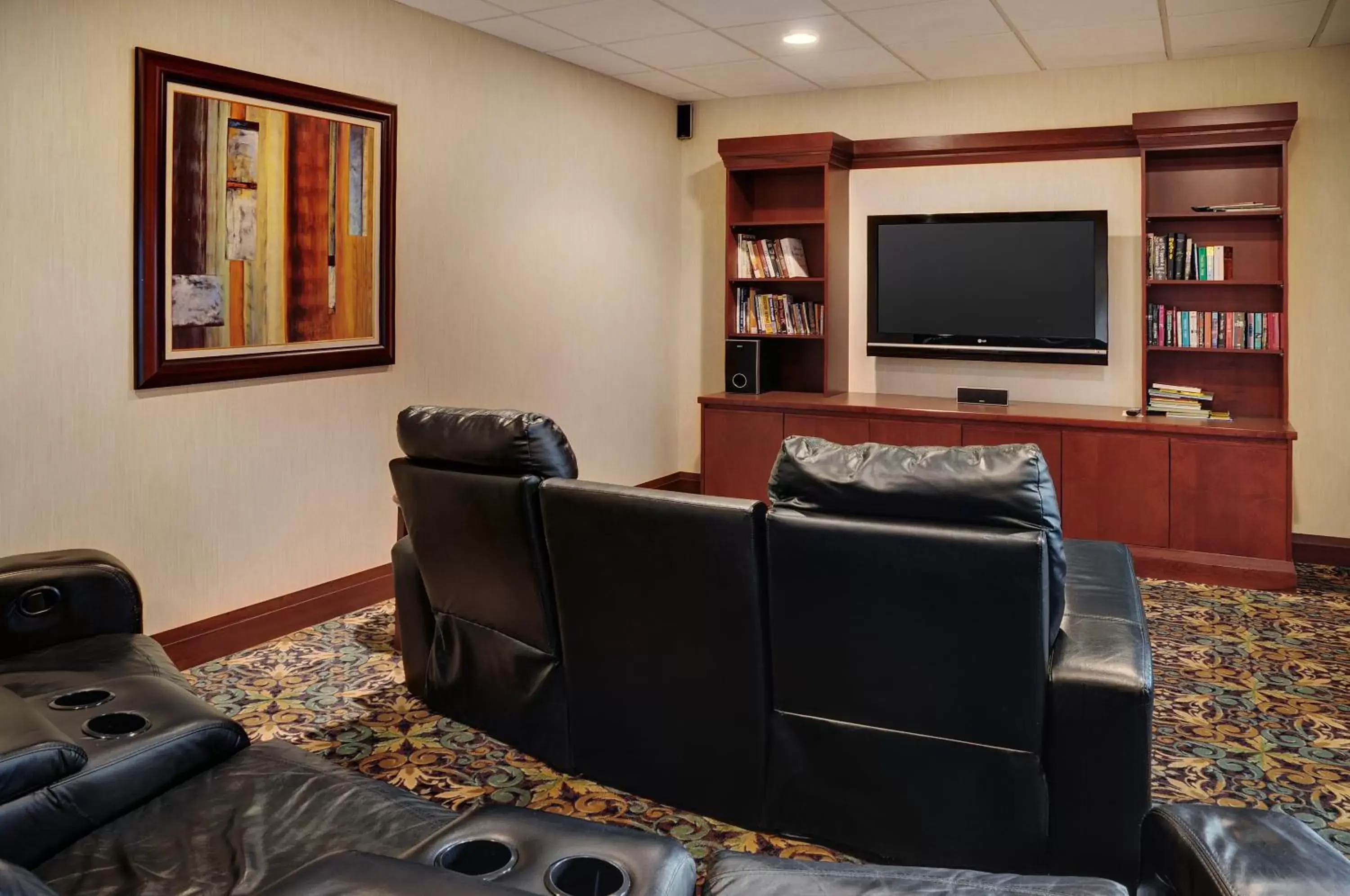 Lobby or reception, Seating Area in Staybridge Suites Oakville Burlington, an IHG Hotel