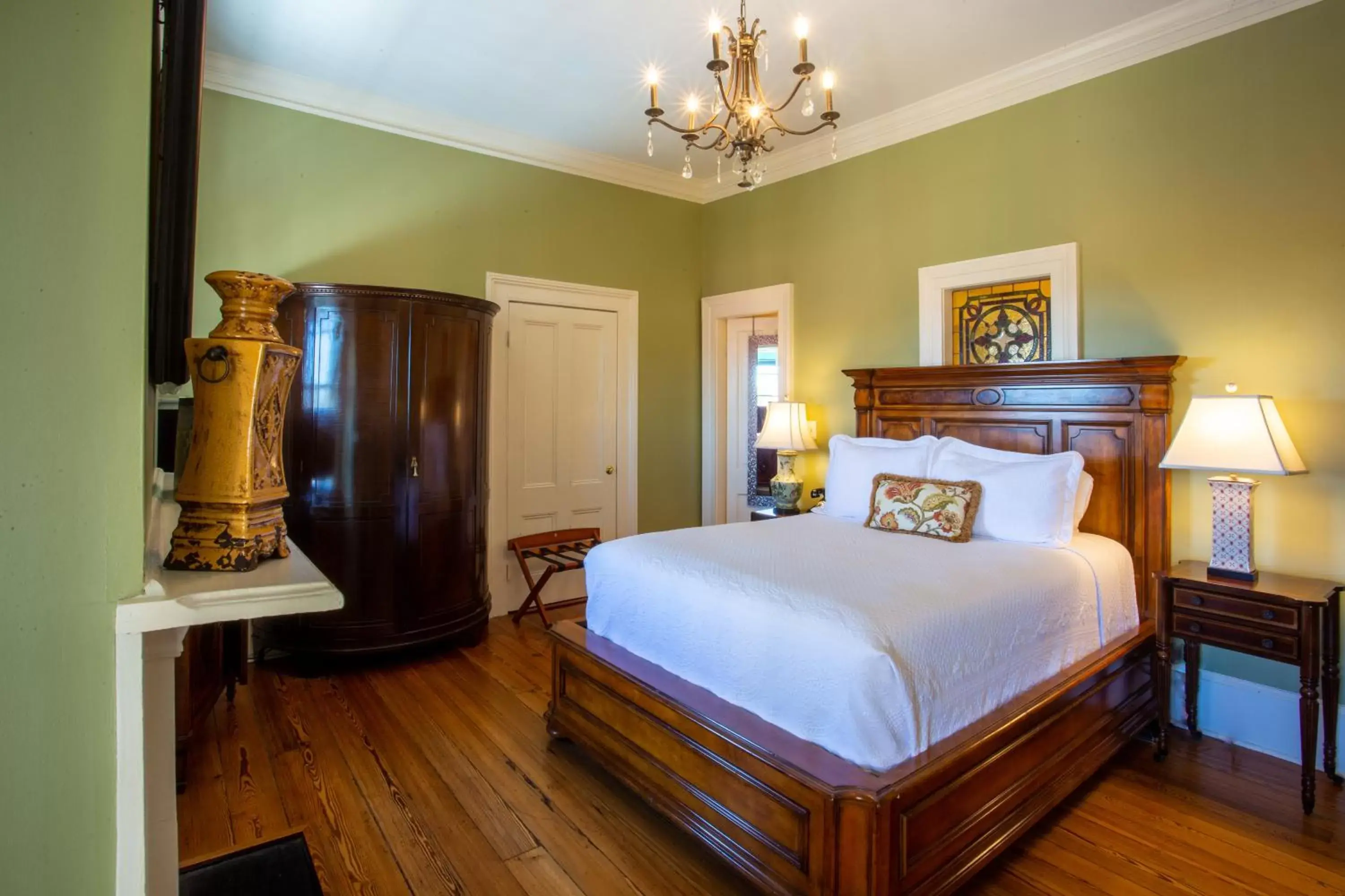 Bed in The Gastonian, Historic Inns of Savannah Collection