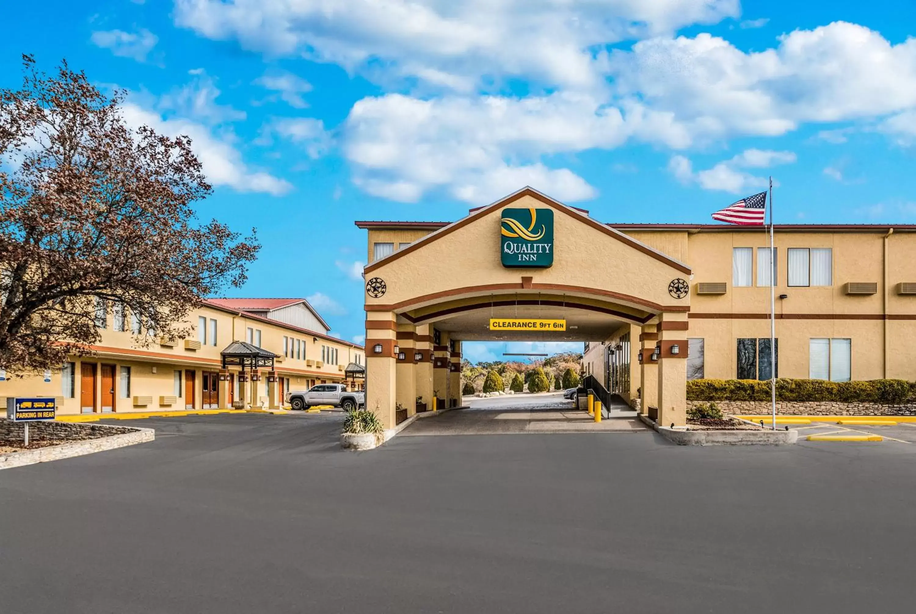Property building in Quality Inn Ozona I-10 Property building in Quality Inn Ozona I-10