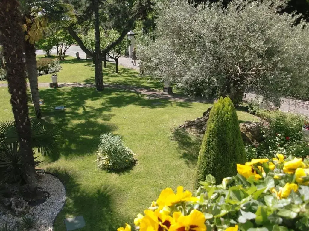 Garden in Park Hotel Ai Pini & Restaurant Ai Pini