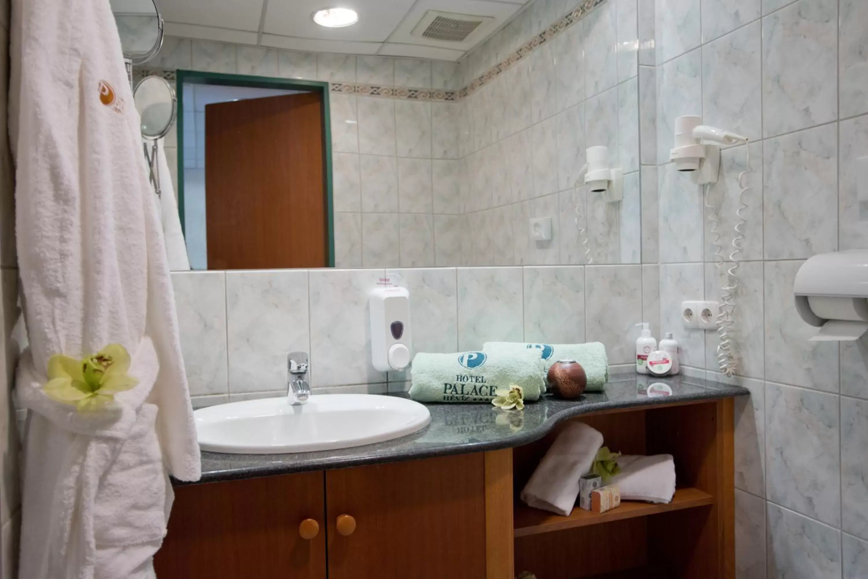 Bathroom in Palace Hotel Hévíz