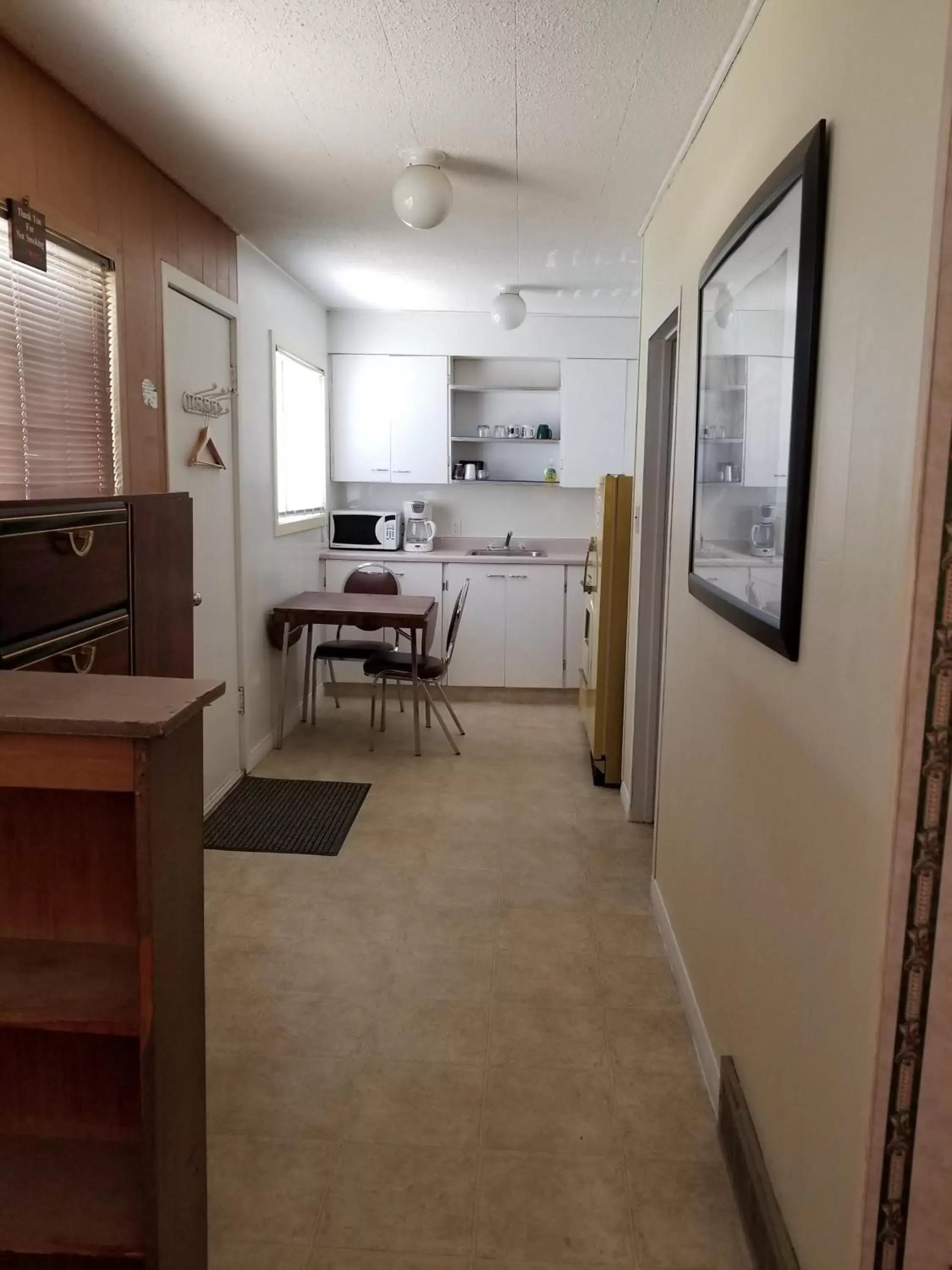 Kitchen/Kitchenette in Melsask Motel