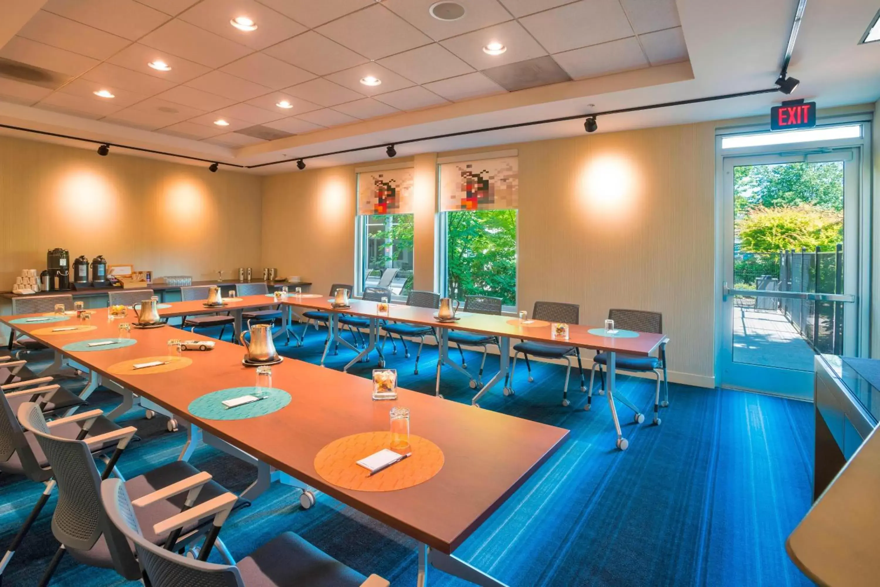 Meeting/conference room in Aloft Portland Airport Hotel at Cascade Station