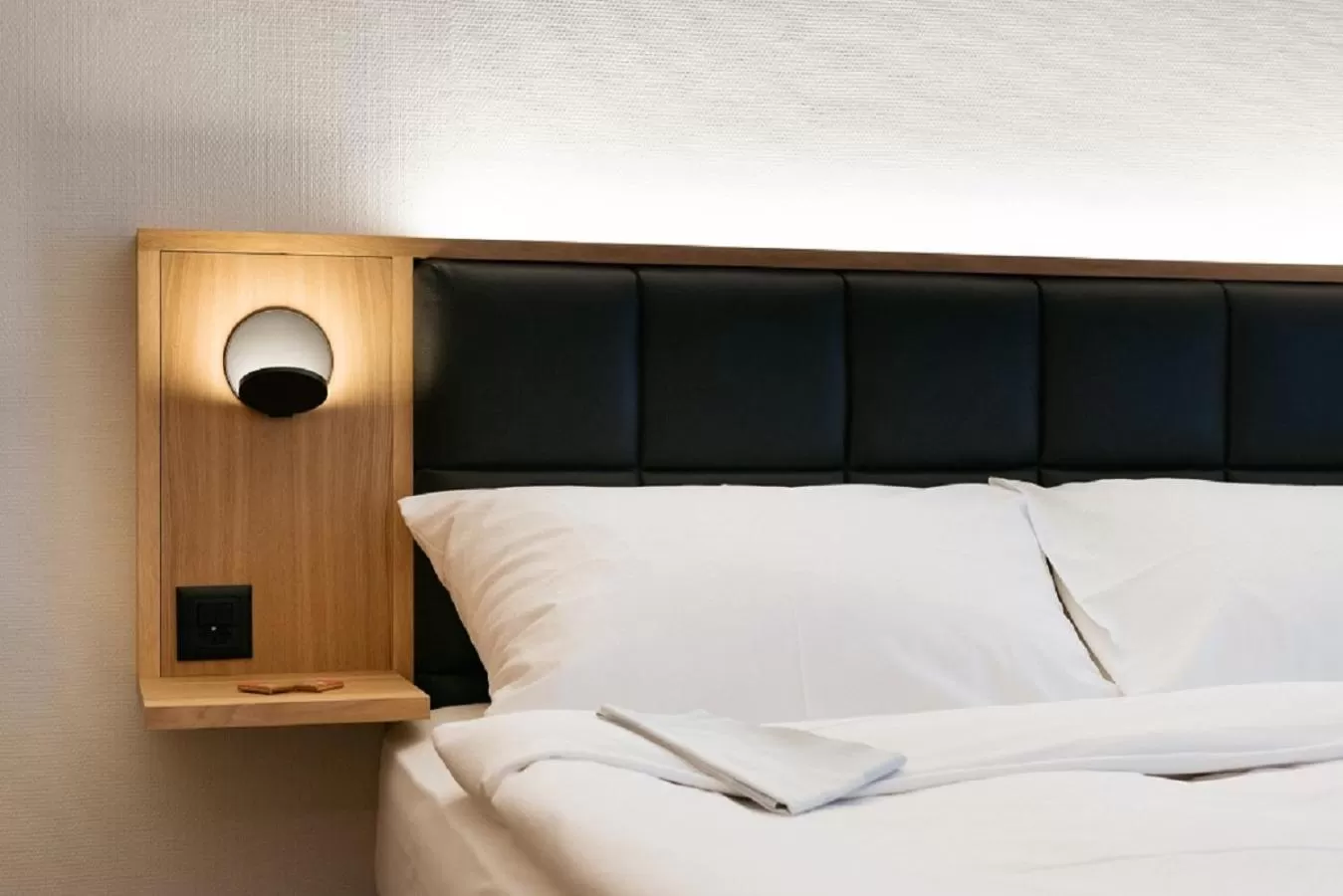 Bedroom, Bed in Hotel Basel - Da wohnen, wo Basel lebt!