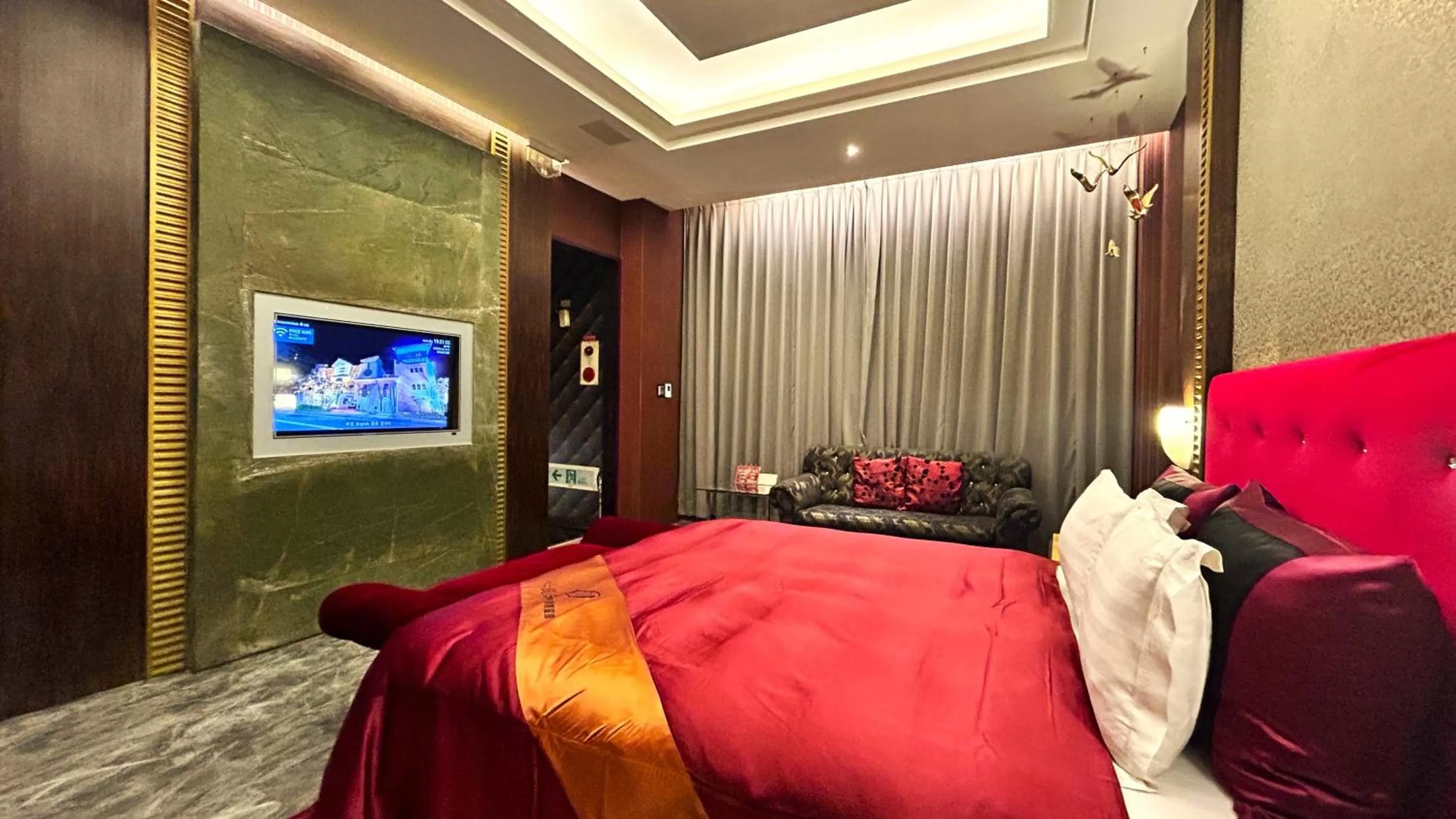 Photo of the whole room in Shining Motel