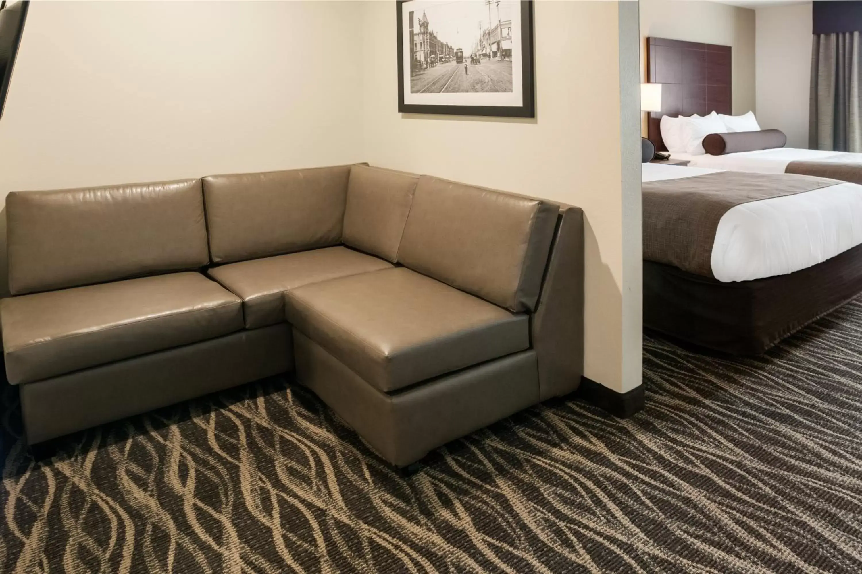 Seating area in Cobblestone Hotel & Suites Appleton International Airport