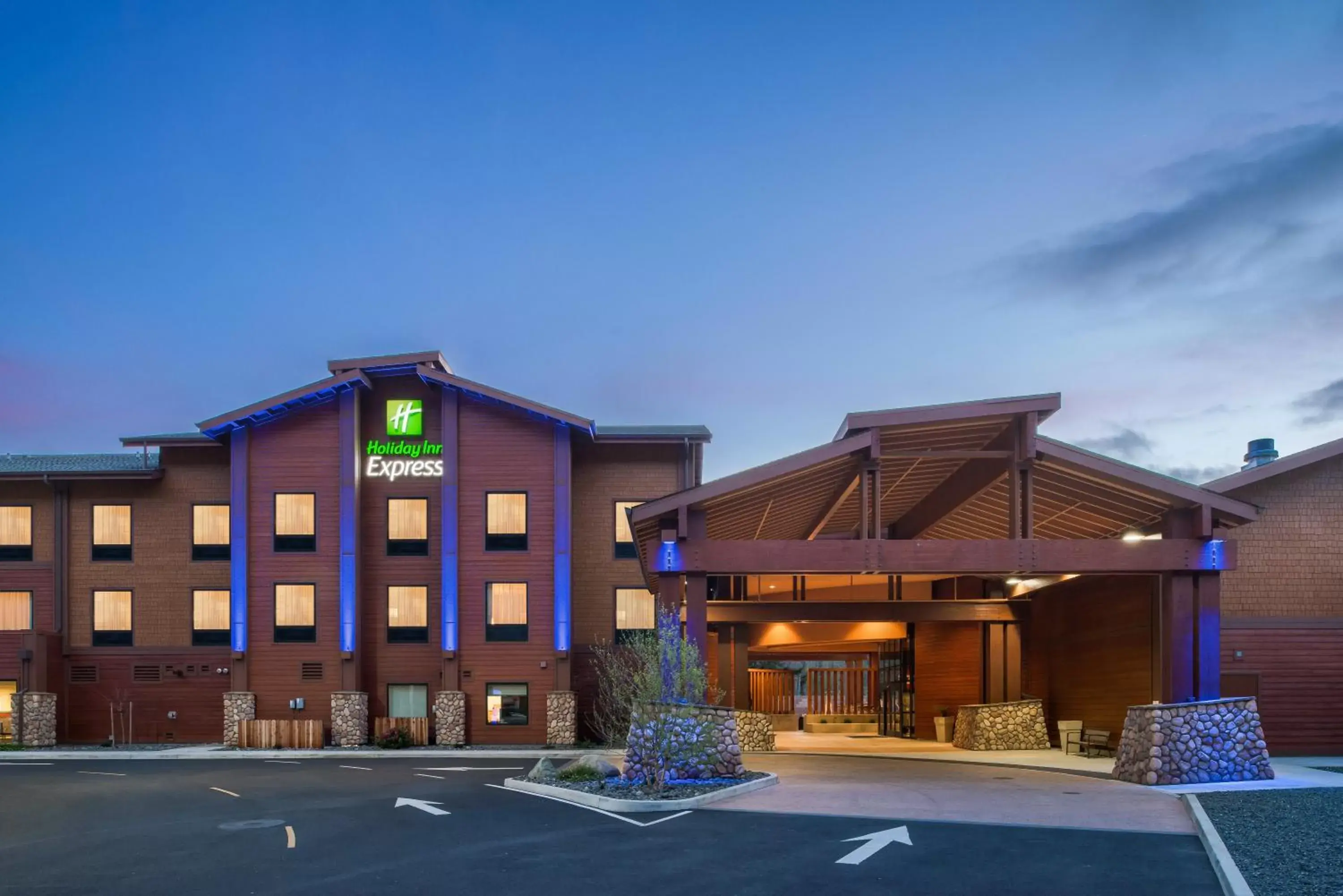 Property building in Holiday Inn Express Klamath - Redwood Ntl Pk Area by IHG Property building in Holiday Inn Express Klamath - Redwood Ntl Pk Area by IHG