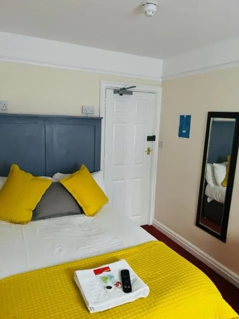 Bed in Crown & Cushion Hotel