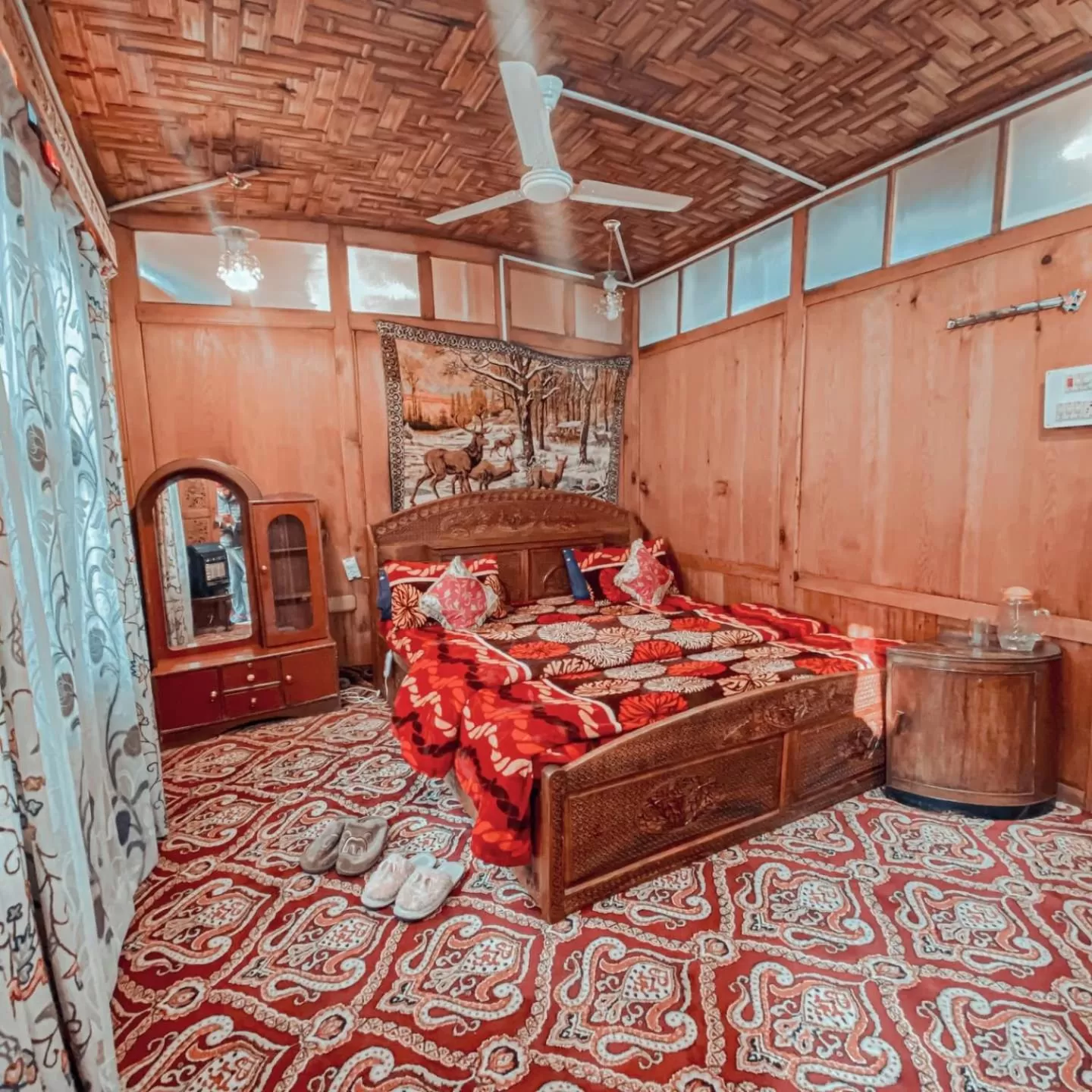 Deluxe Double Room (2 Adults + 1 Child) in Lake Palace Group Of House Boats