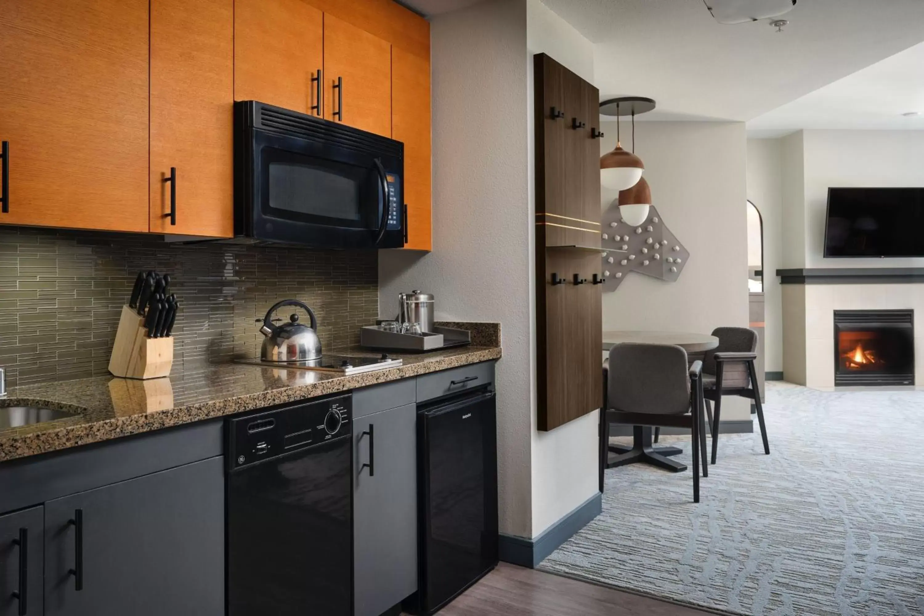 Photo of the whole room, Kitchen/Kitchenette in The Westin Monache Resort, Mammoth