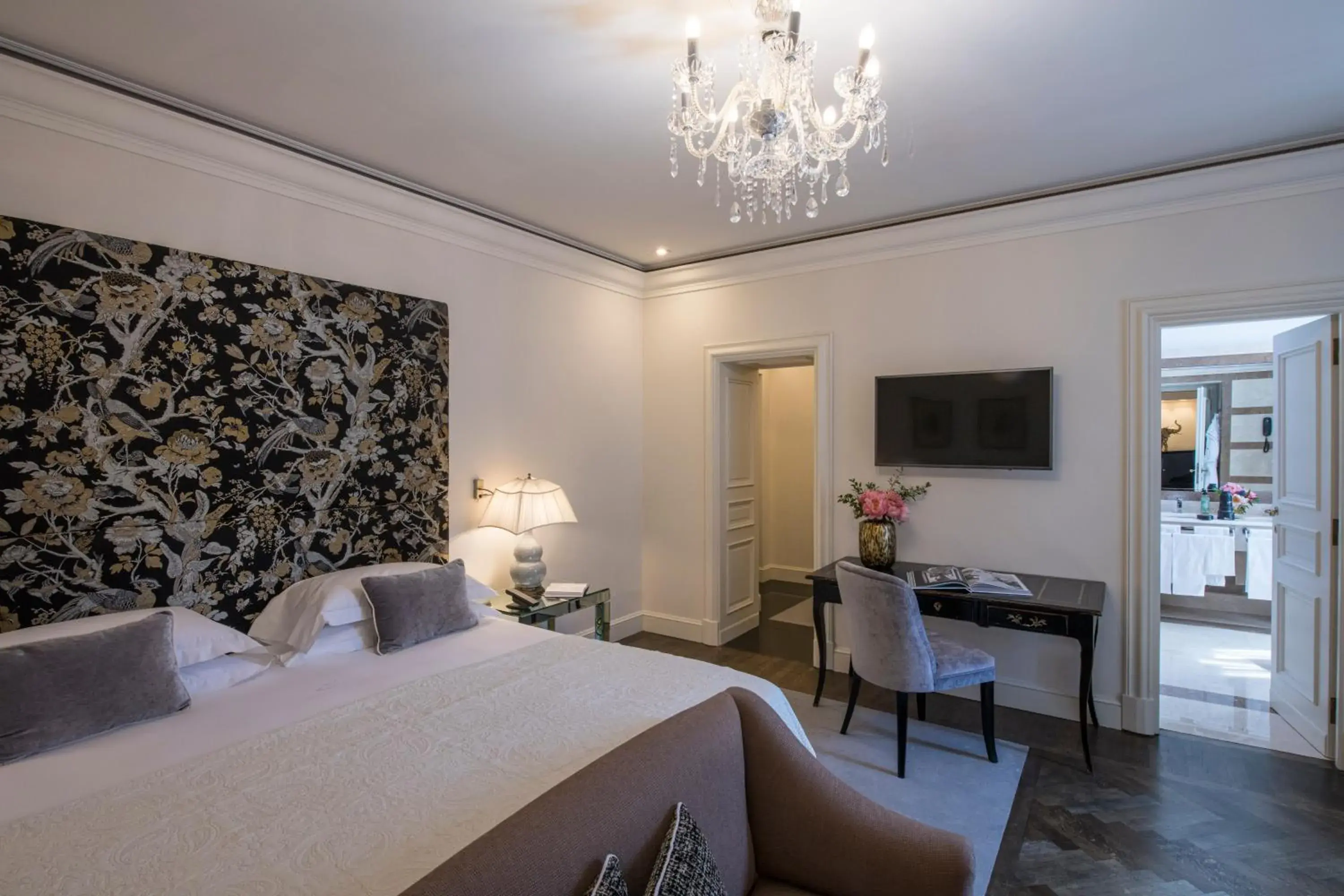 Bedroom in Hotel d'Inghilterra Roma - Starhotels Collezione