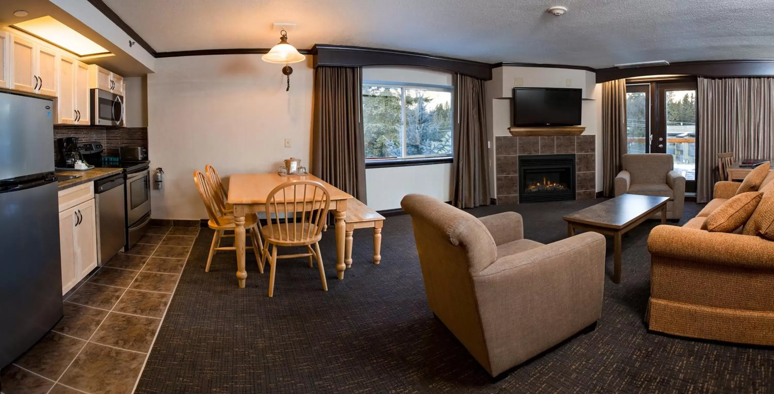 Kitchen or kitchenette in The Rundlestone Lodge