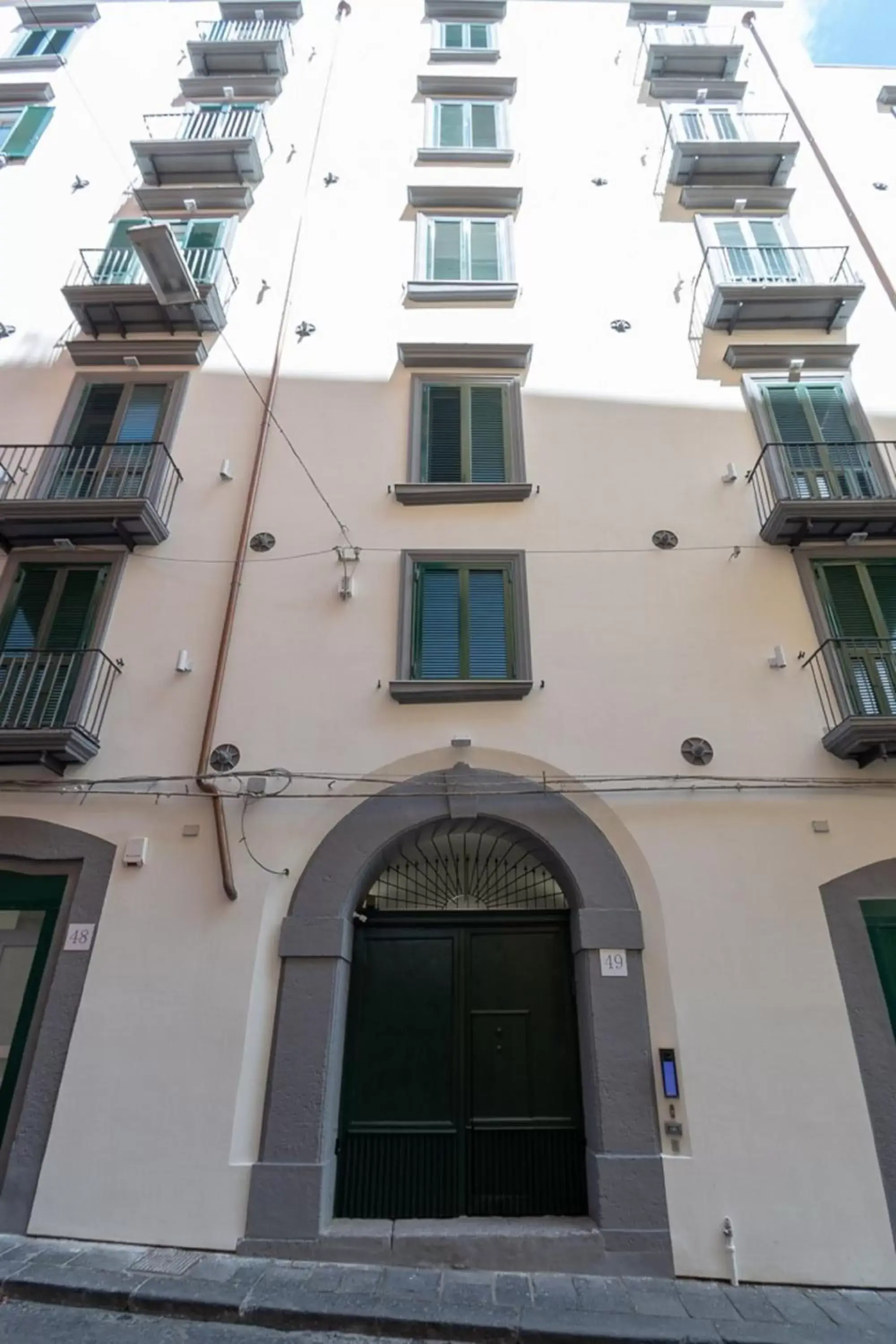 Facade/entrance, Property Building in Palazzo Settembrini 49