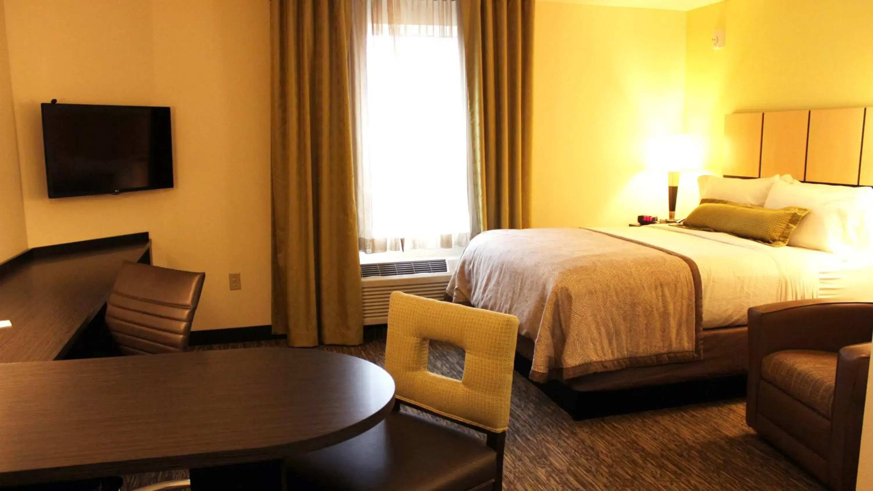 Photo of the whole room, Bed in Candlewood Suites Sioux City - Southern Hills, an IHG Hotel