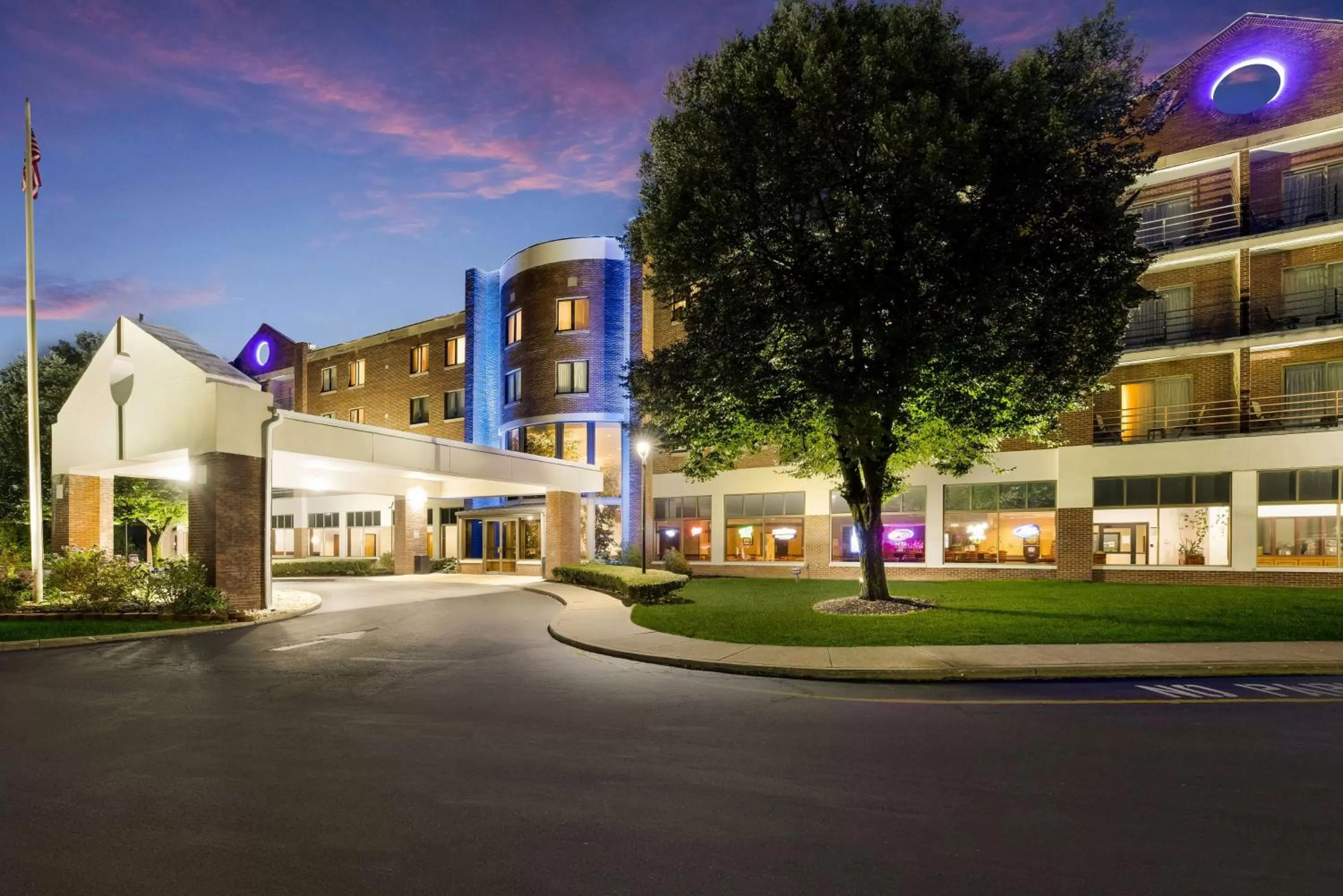 Property building in Best Western Grand Victorian Inn