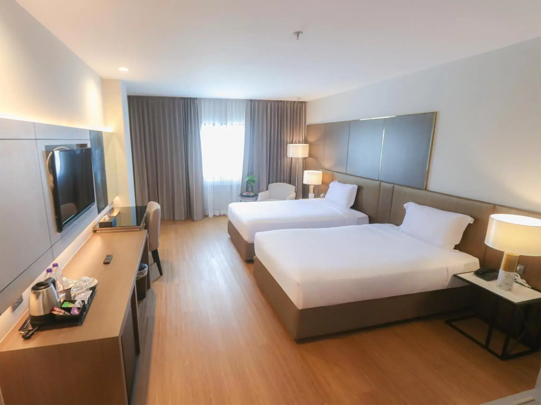 Bedroom, TV/Entertainment Center in Fortune River View Hotel Nakhon Phanom