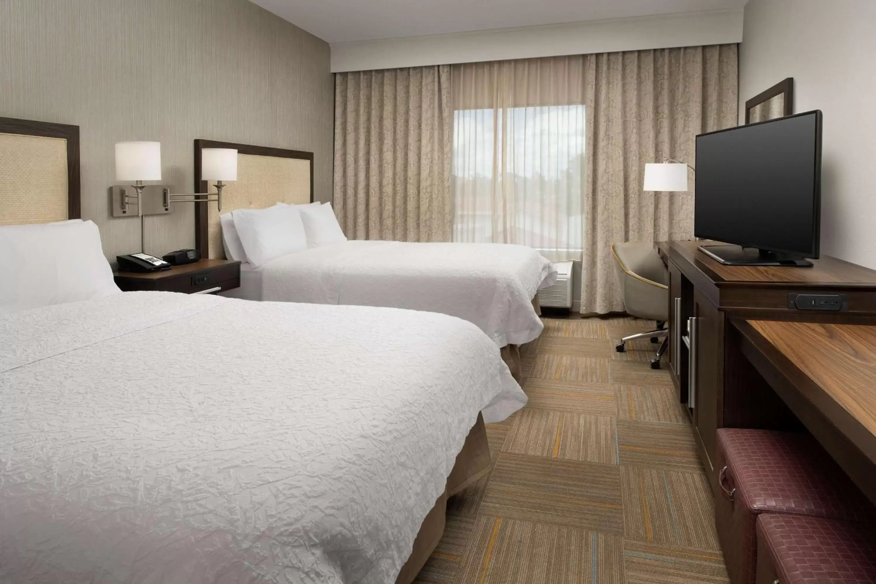 Bedroom, Bed in Hampton Inn & Suites Phoenix/Tempe