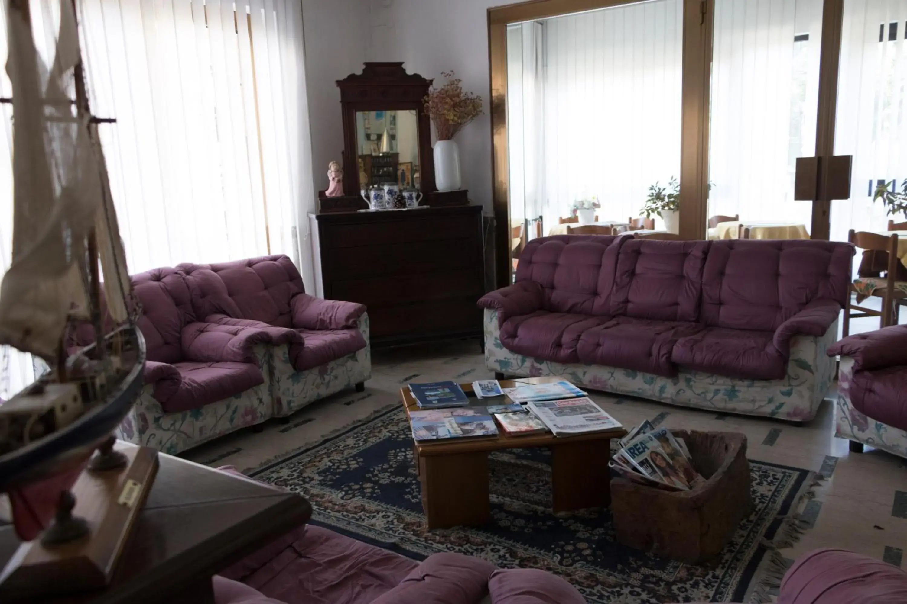 Communal lounge/ TV room, Seating Area in Hotel Primavera