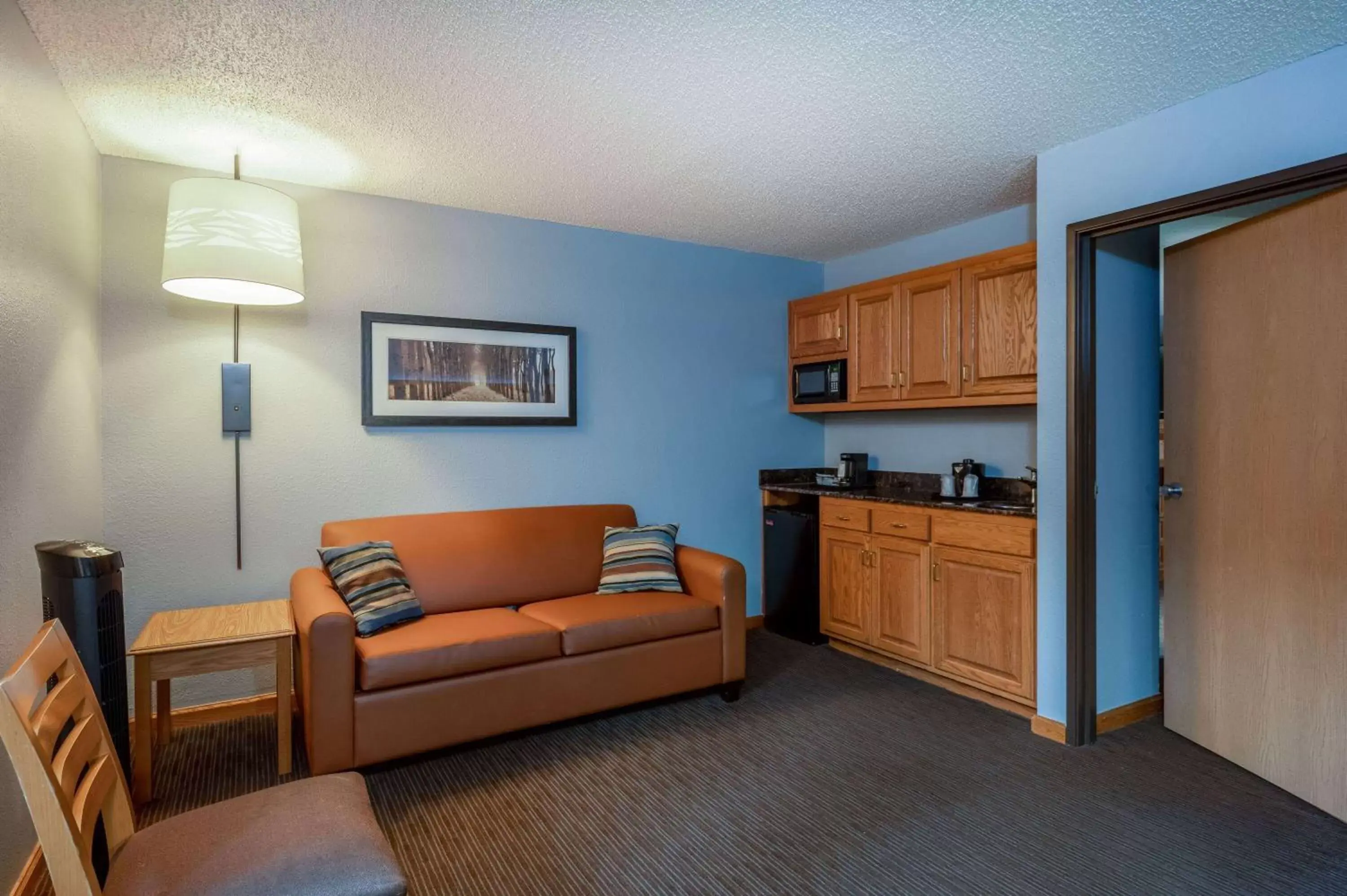 One-Bedroom Queen Suite - Non-Smoking in AmericInn by Wyndham Eau Claire