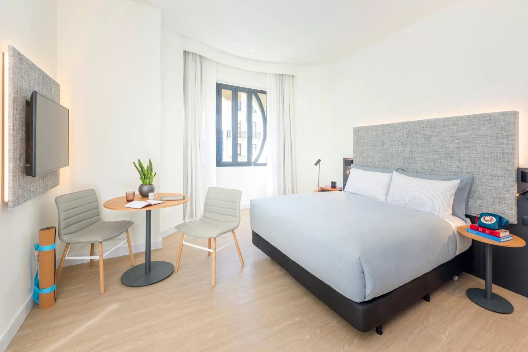 Photo of the whole room, Bed in INNSIDE by Meliá Madrid Gran Vía