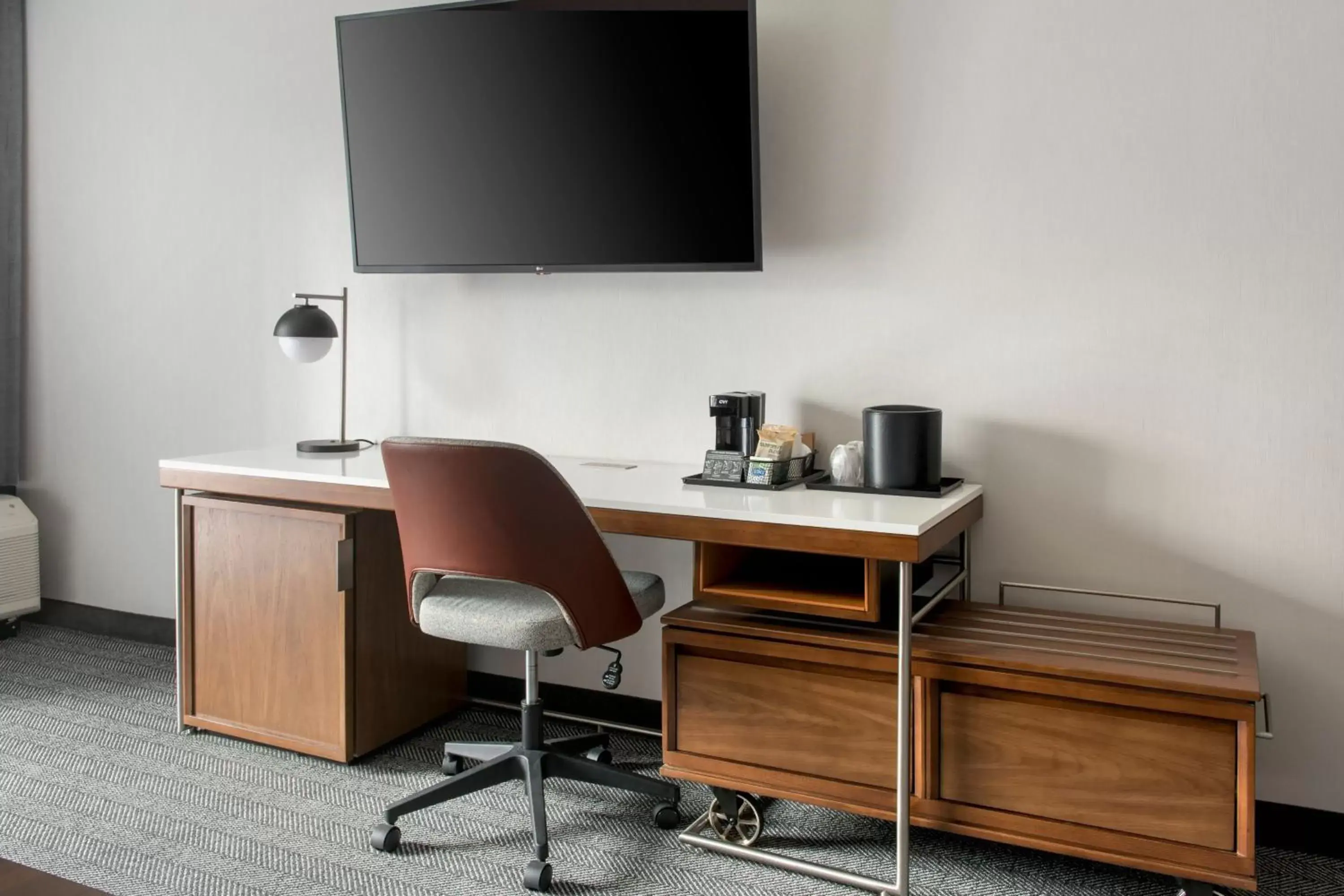 Photo of the whole room, TV/Entertainment Center in Courtyard by Marriott Rye