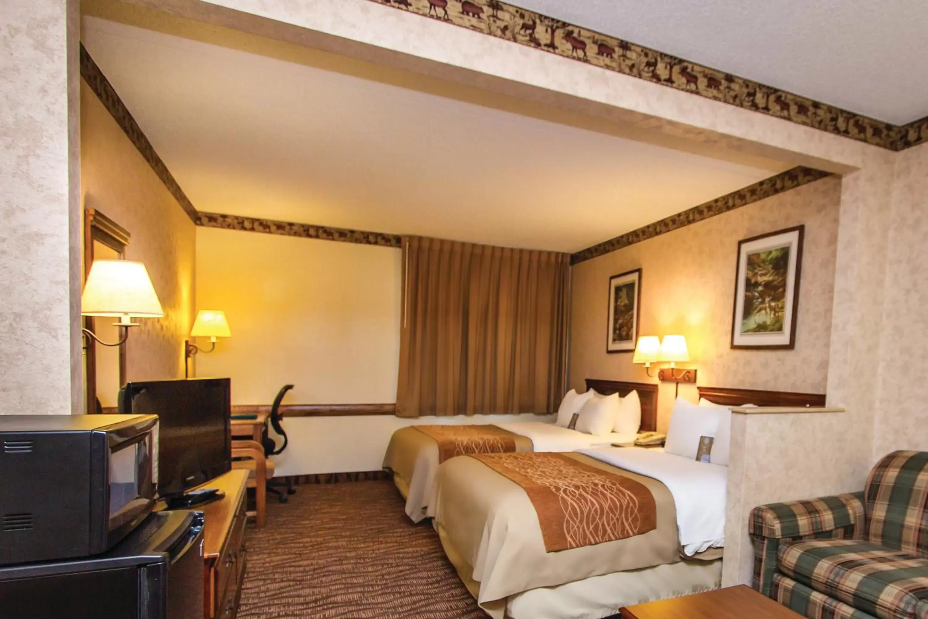 Queen Suite with Two Queen Beds - Non-Smoking in Comfort Inn & Suites Branson Meadows