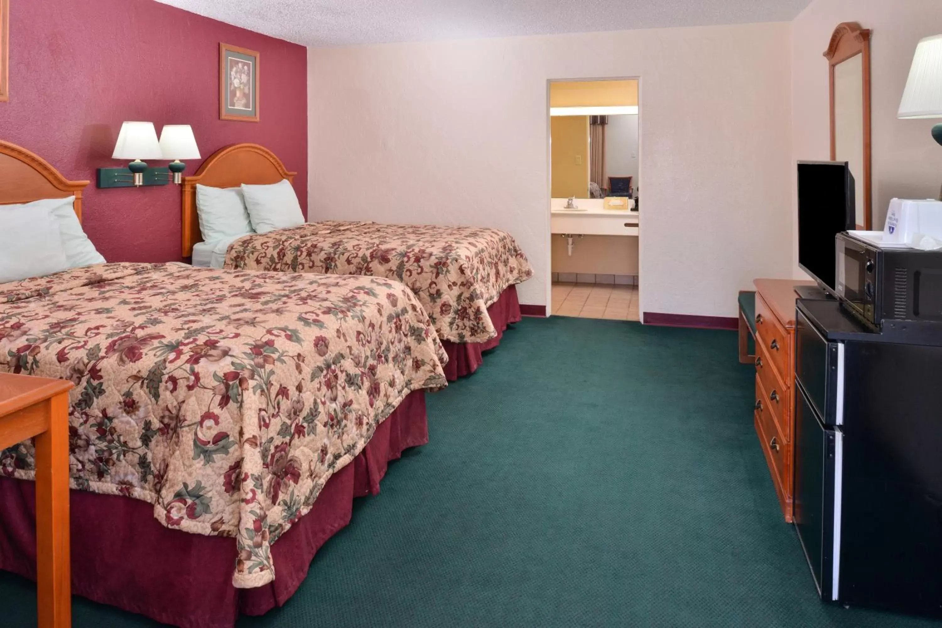 Bedroom, Bed in Americas Best Value Inn Lubbock East